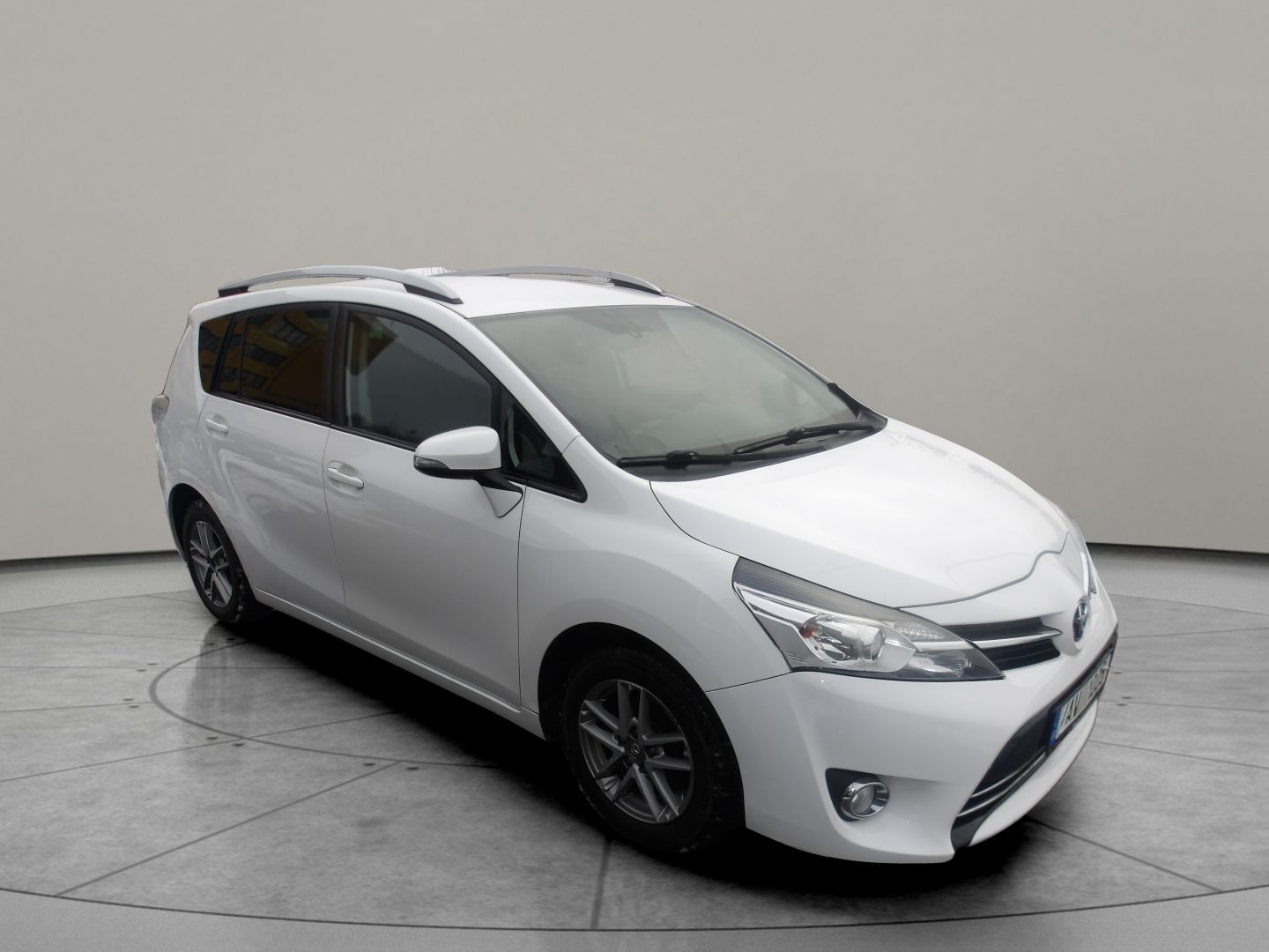 Toyota Verso, 1,6 D4D 82kW Nové v ČR! 2xkola - fotka 4
