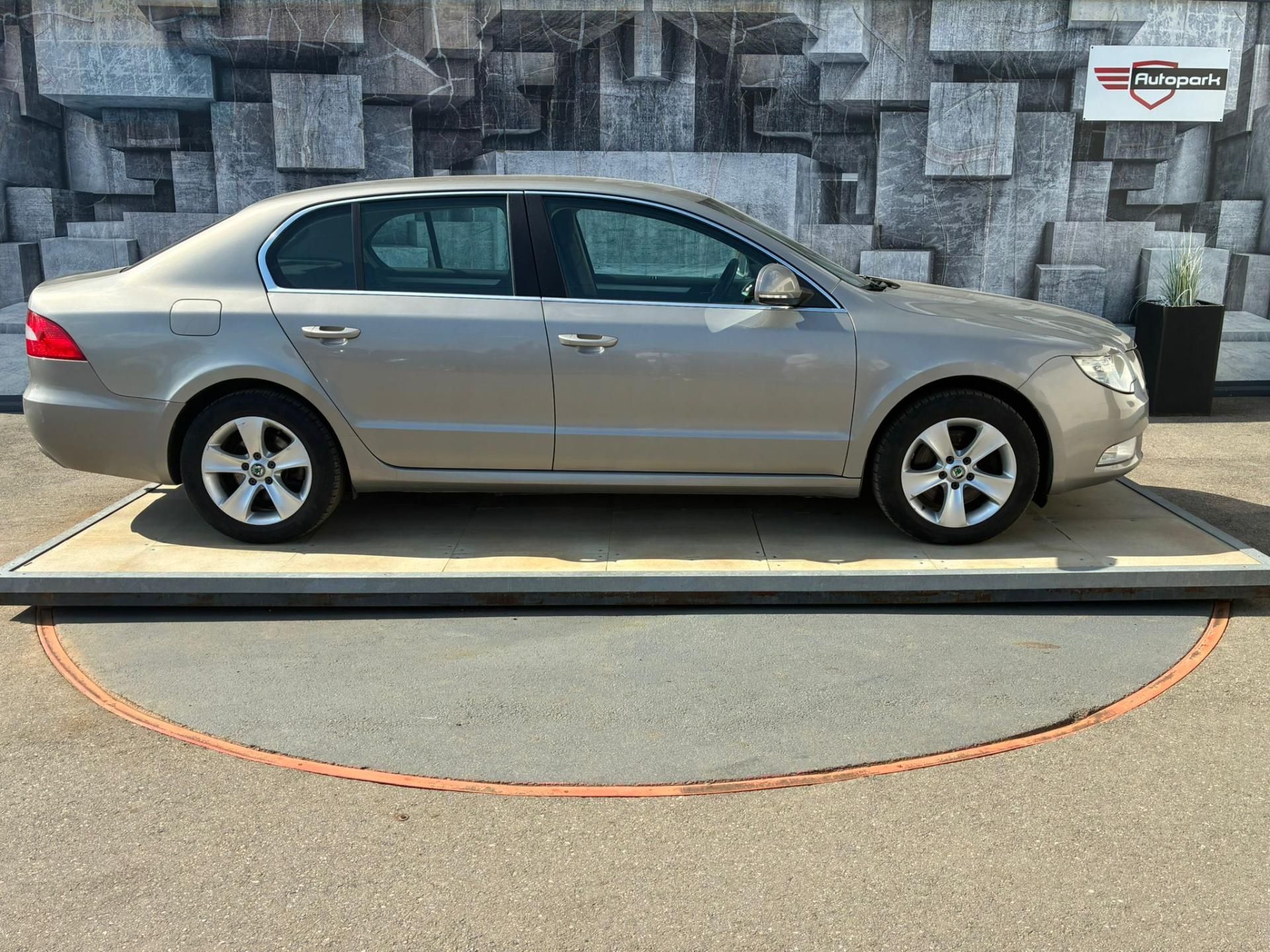 Škoda Superb, 2.0TDI, 103KW - fotka 6