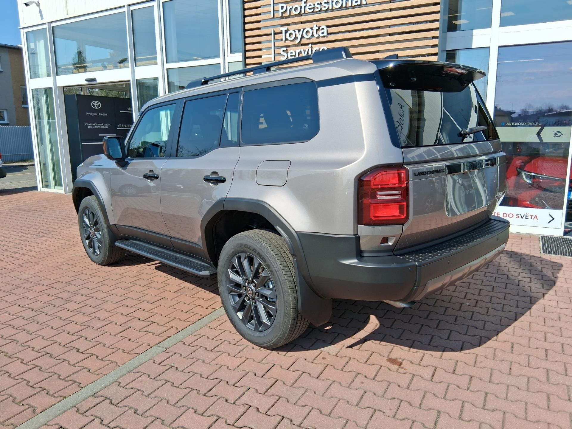 Toyota Land Cruiser, 2,8 MHEV EXECUTIVE + SKYVIEW - fotka 4