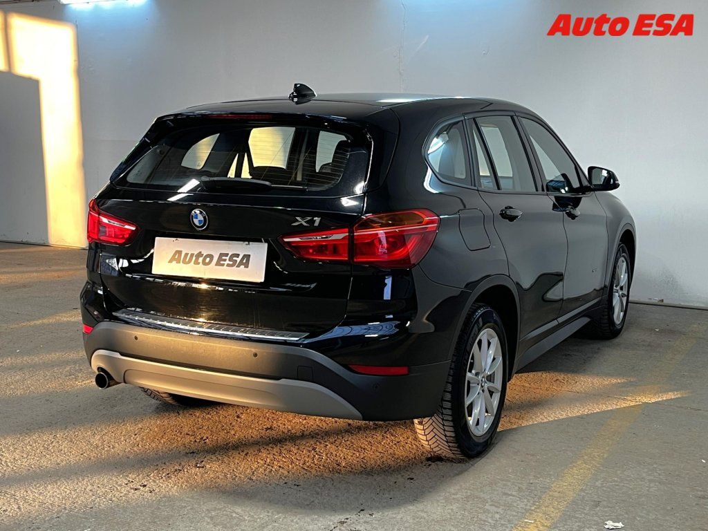 BMW X1, 1.8i,Klima - fotka 4