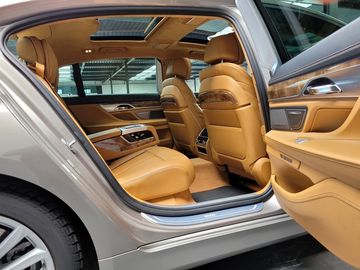 BMW 730Ld xDrive INDIVIDUAL
