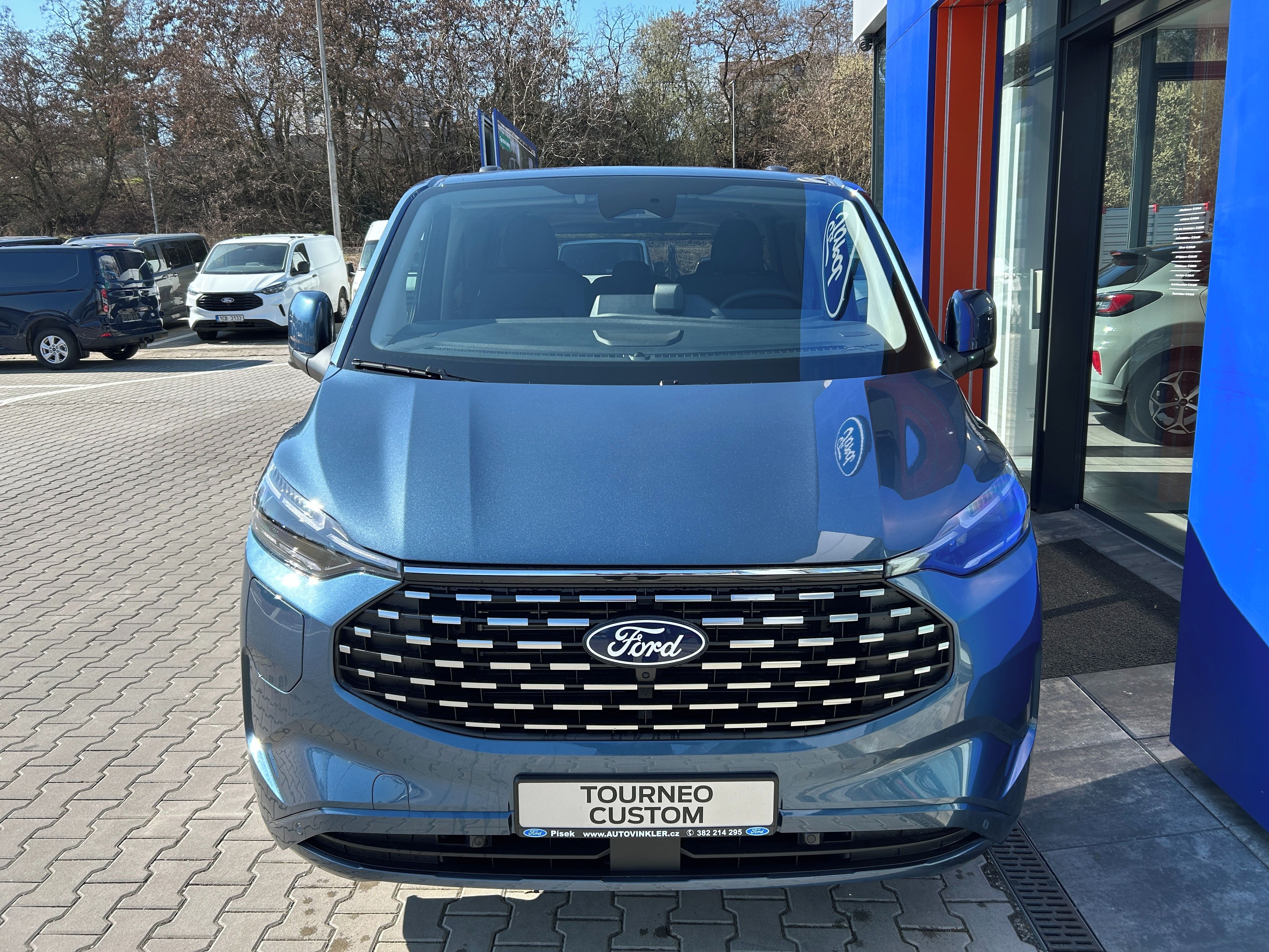 Ford Tourneo Custom, Titanium X L1 2.5 PHEV 171kW - fotka 2