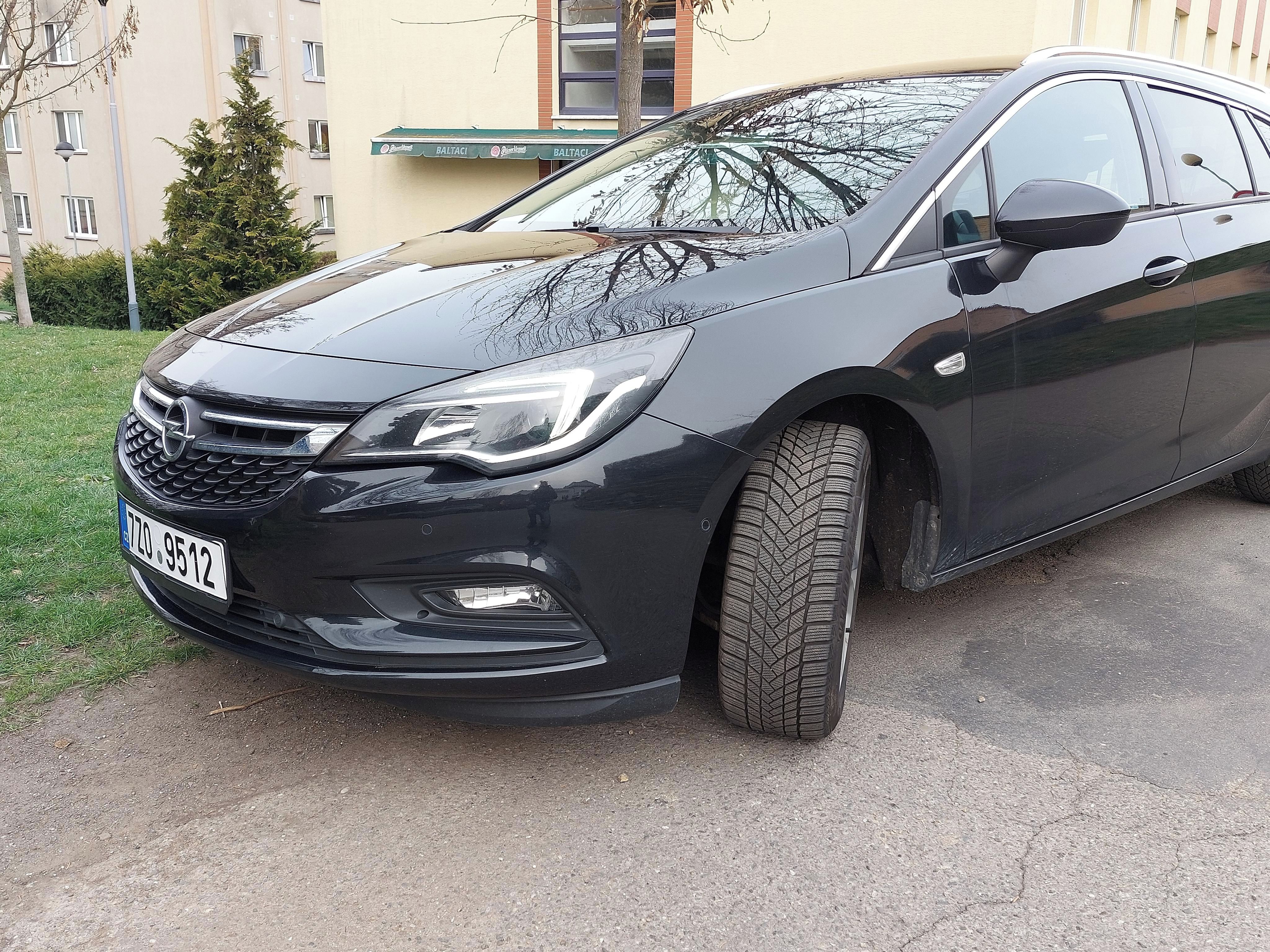 Opel Astra, 1,6 CDTI 81kw - fotka 3