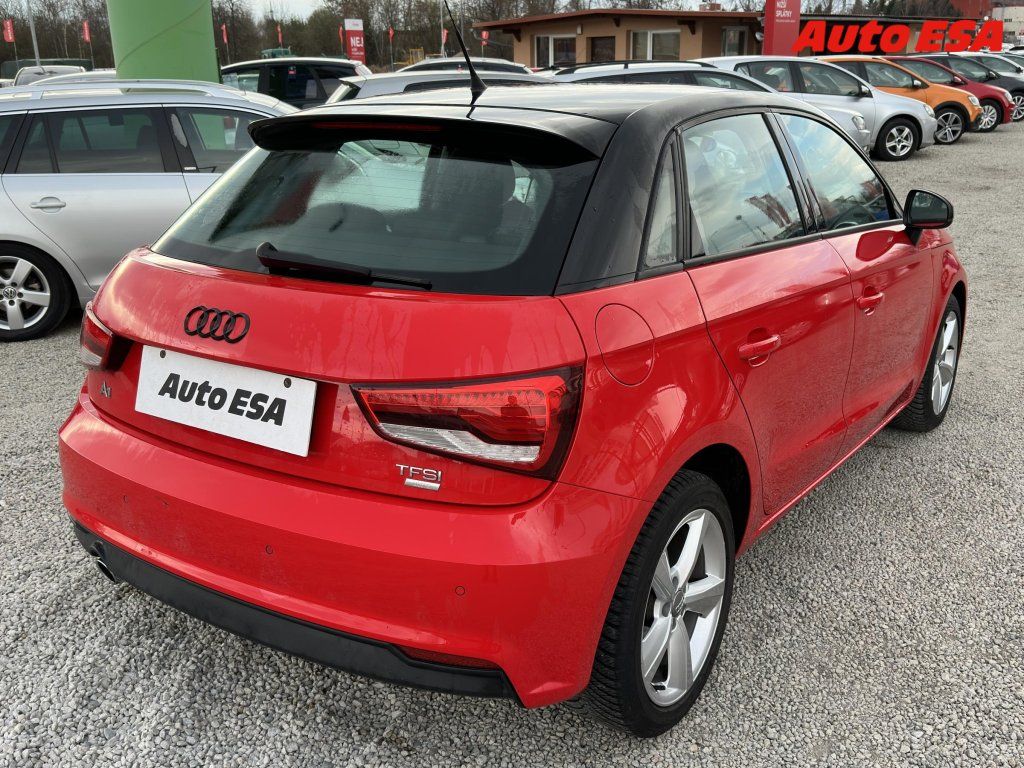Audi A1, 1.0 TFSi,Navi,výhřev sed - fotka 4