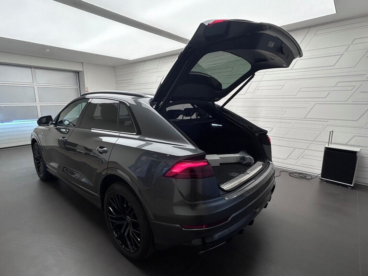 Audi Q8, SUV 50 TDI quattro 210 kW - fotka 6