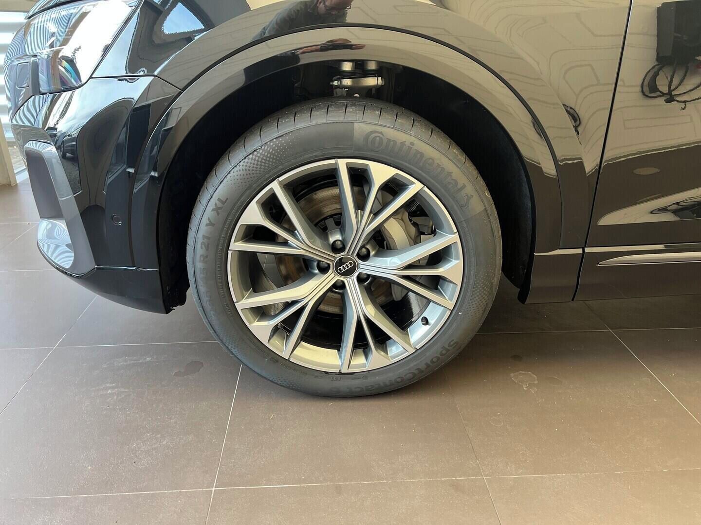 Audi Q8, SUV 50 TDI quattro 210 kW - fotka 5