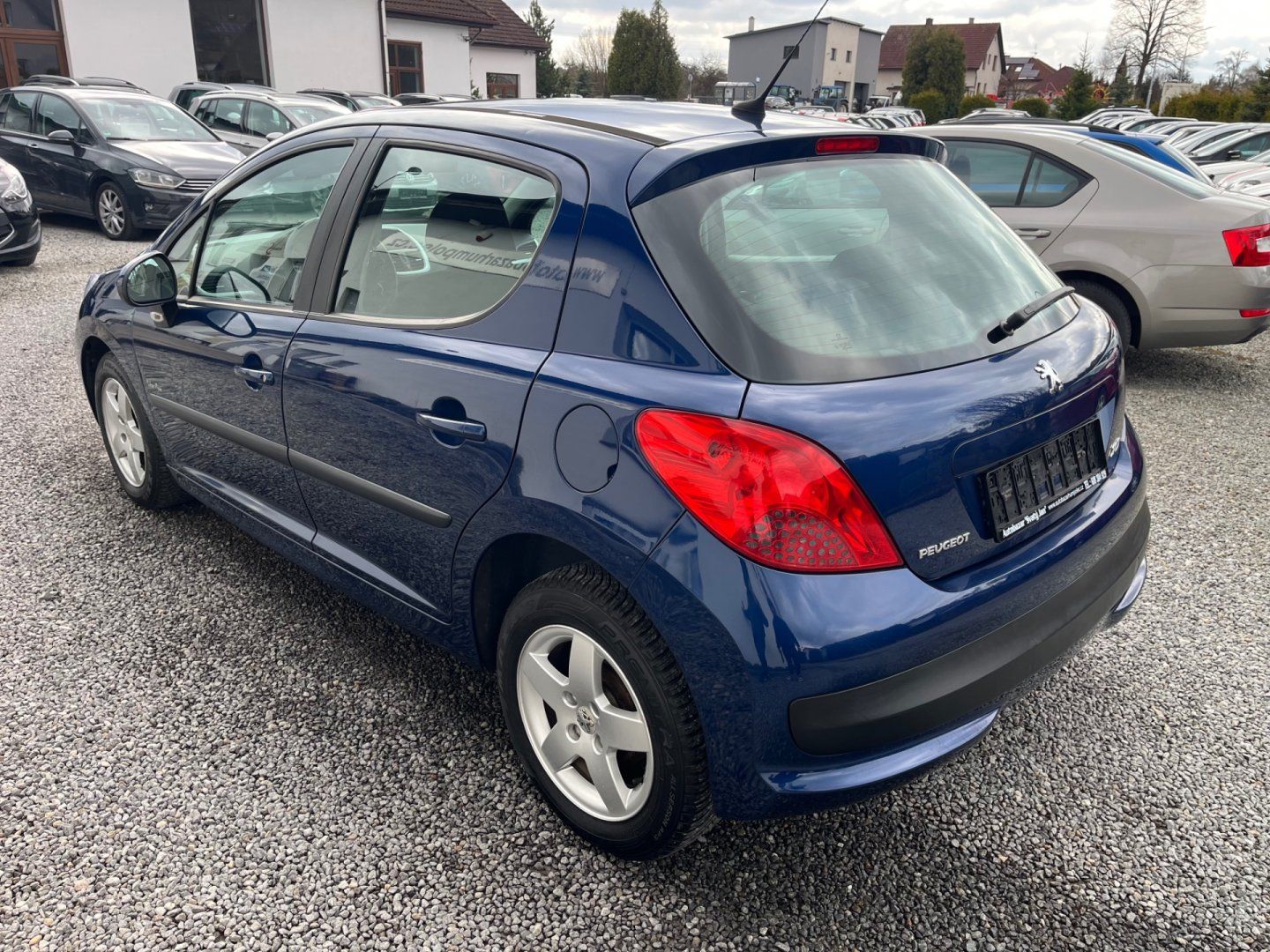 Peugeot 207, 1.4 i 54 Kw Velmi pěkná - fotka 4