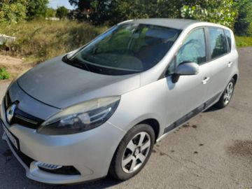 2014,najeto 157 000km,tažné