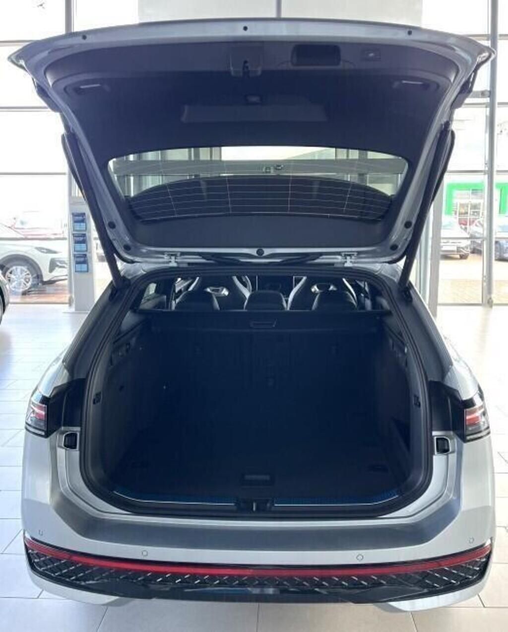 Volkswagen Passat, R-Line 2,0 TSI 150 kW - fotka 6