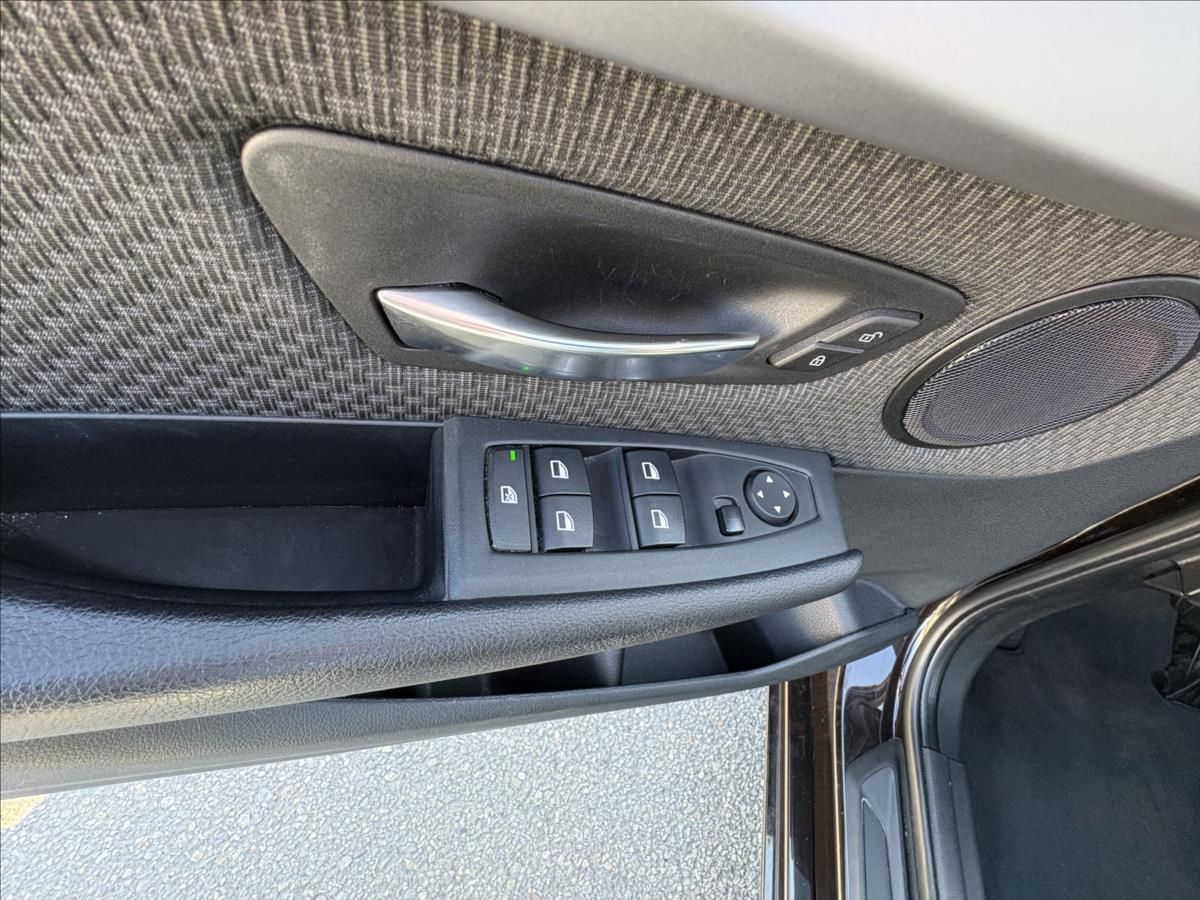BMW Řada 2, 1,5 218i 100kW AT,Led,Navi,PDC - fotka 4