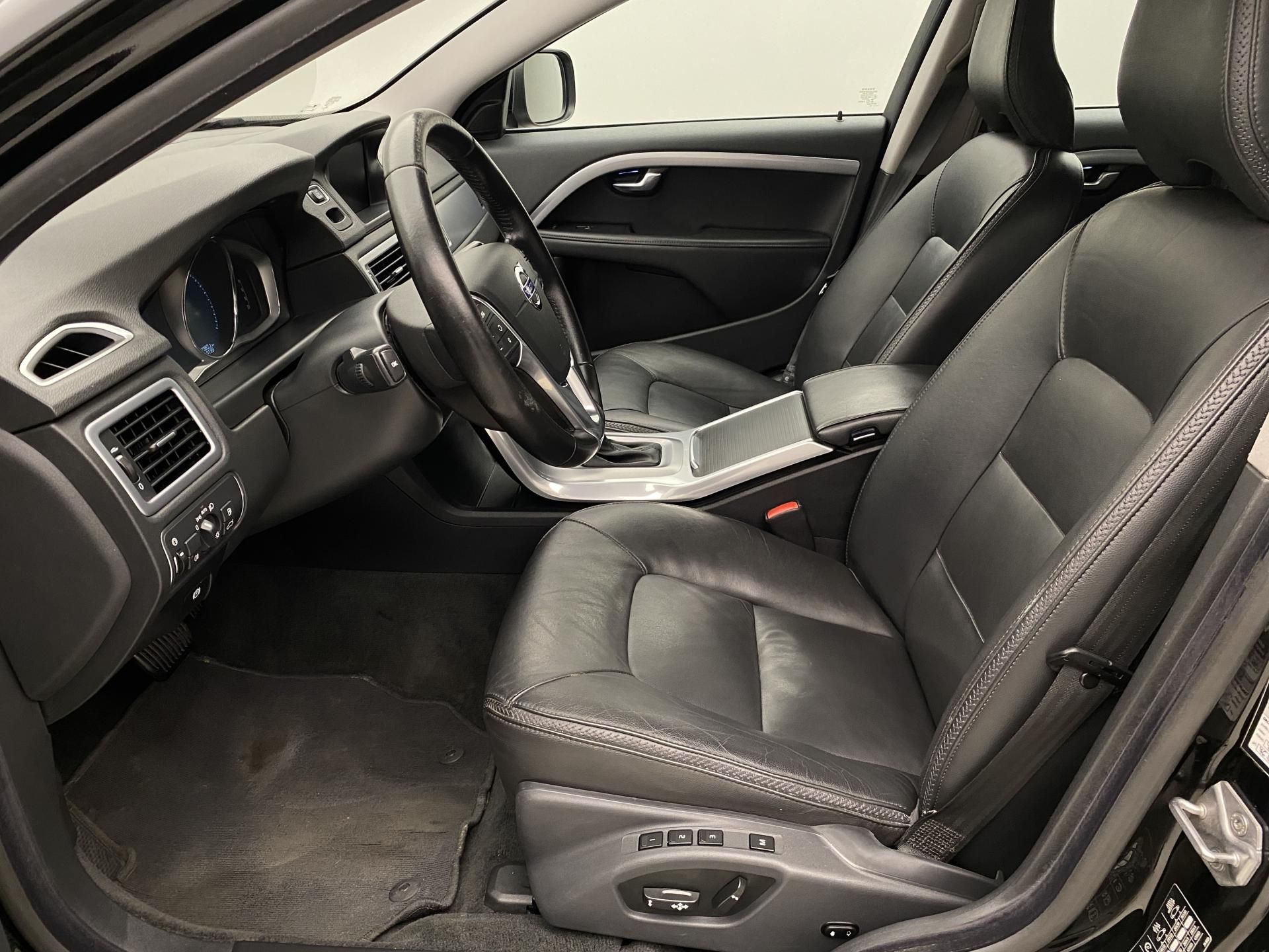 Volvo XC70, D4 AWD SUMMUM AUT CZ - fotka 3
