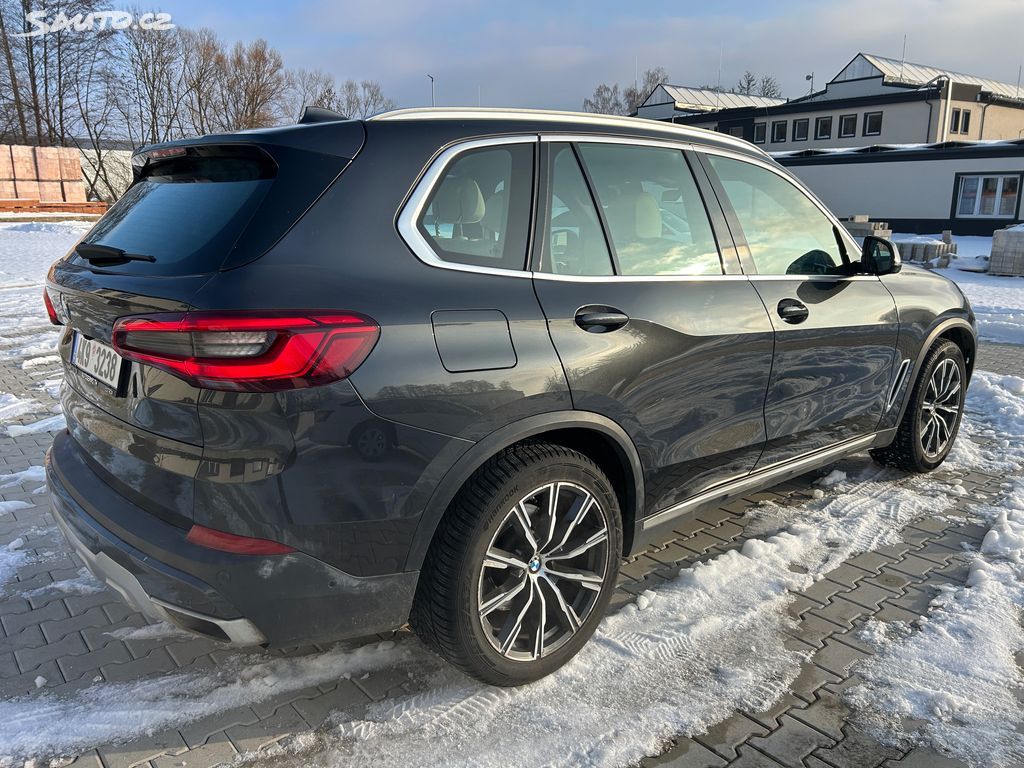 BMW X5, xDrive 40i - fotka 3