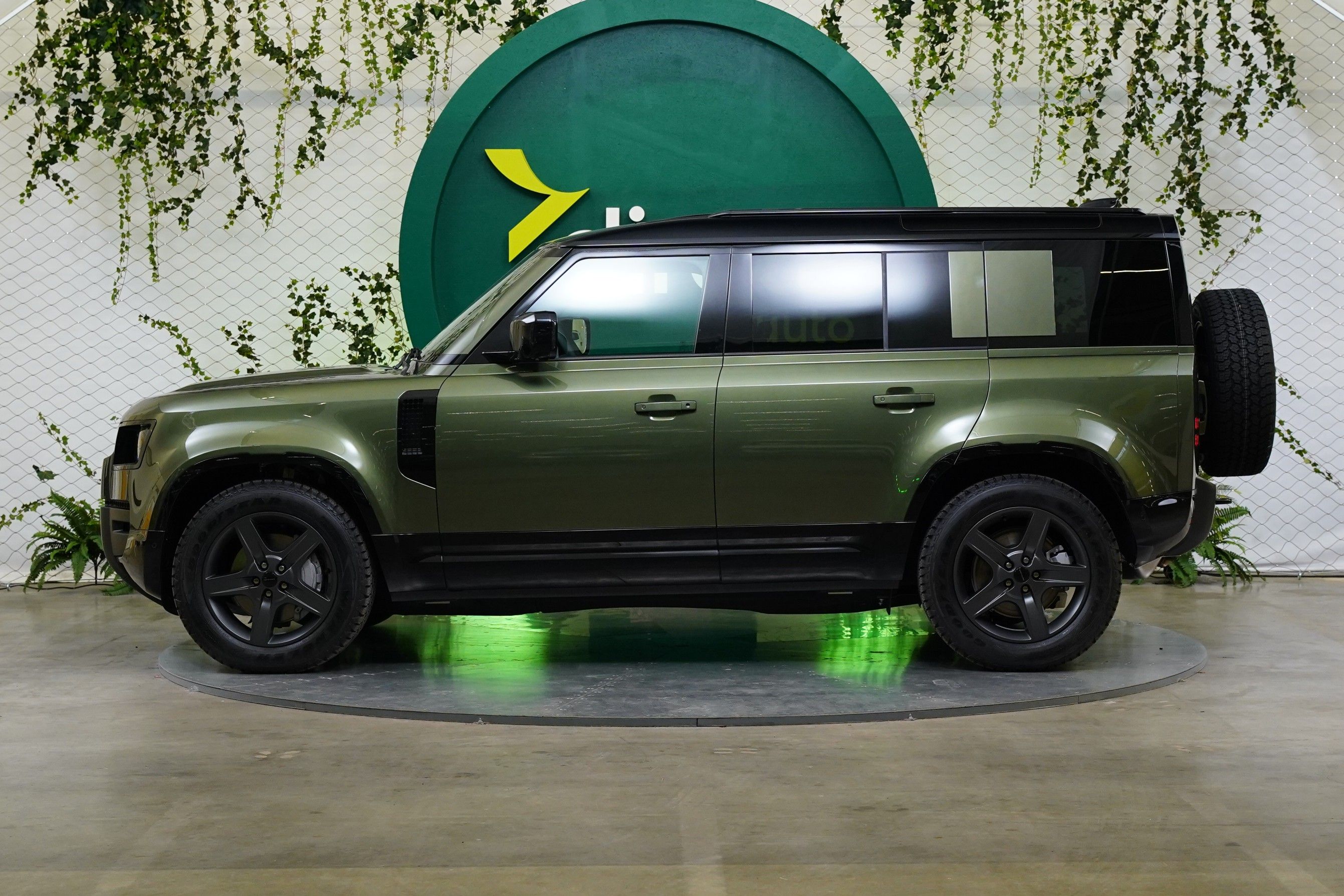 Land Rover Defender, 110 D350 257 kW X-Dynamic SE - fotka 3