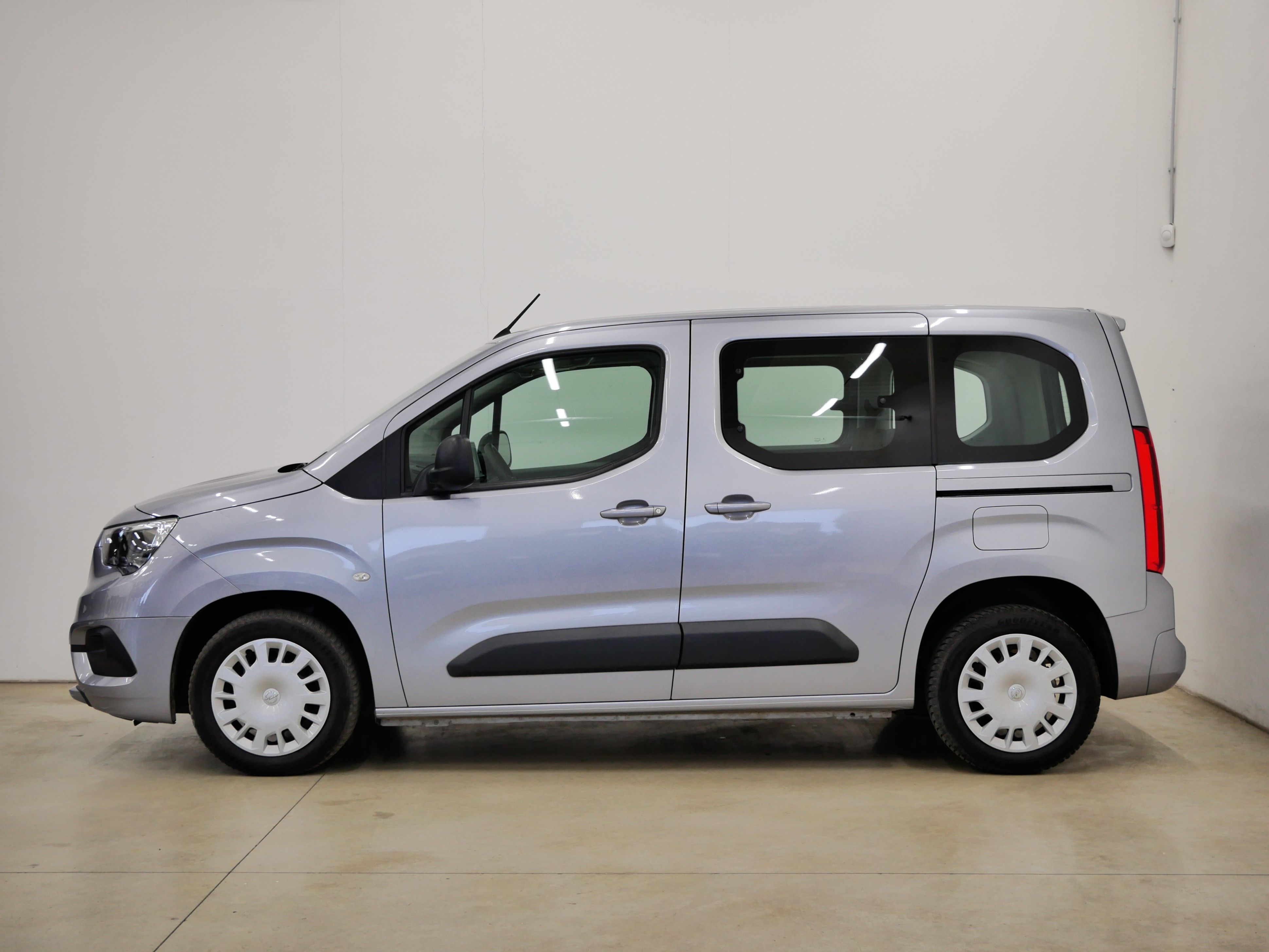Opel Combo, 1.2 Turbo 81 kW Life Edition - fotka 3