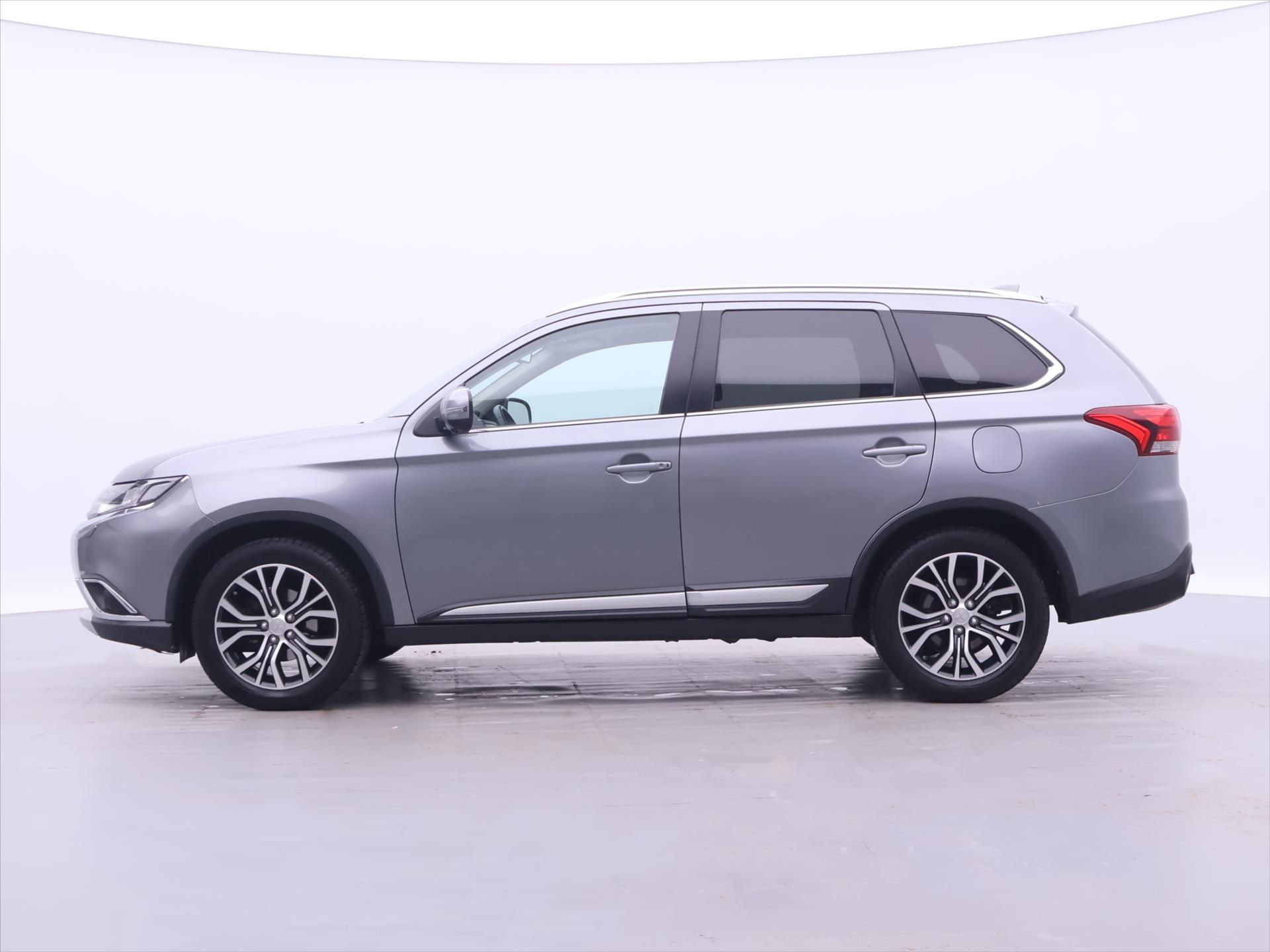 Mitsubishi Outlander, 2,0 Mivec Intense CVT 4WD - fotka 4