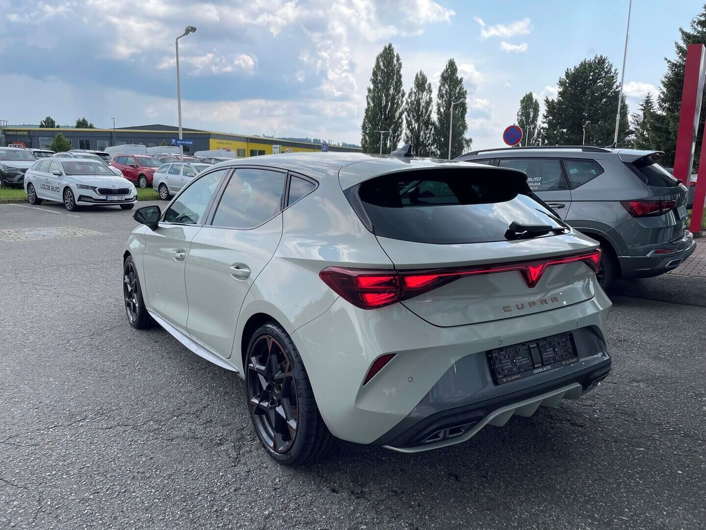 Cupra Leon, 1.5 eTSI 150k   110 kW - fotka 3