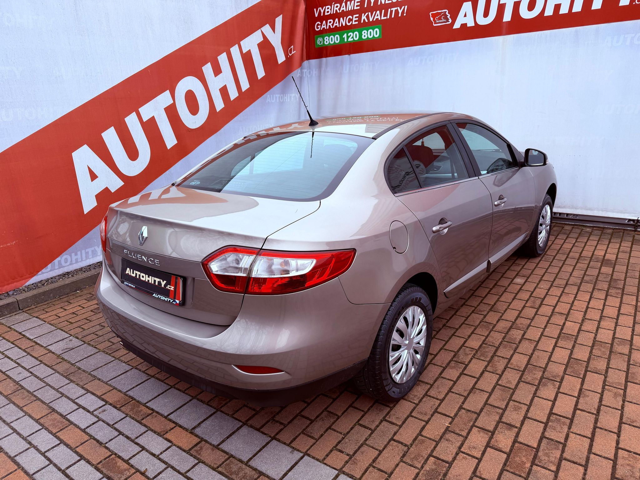 Renault Fluence, 1.6 16V, ČR - fotka 6