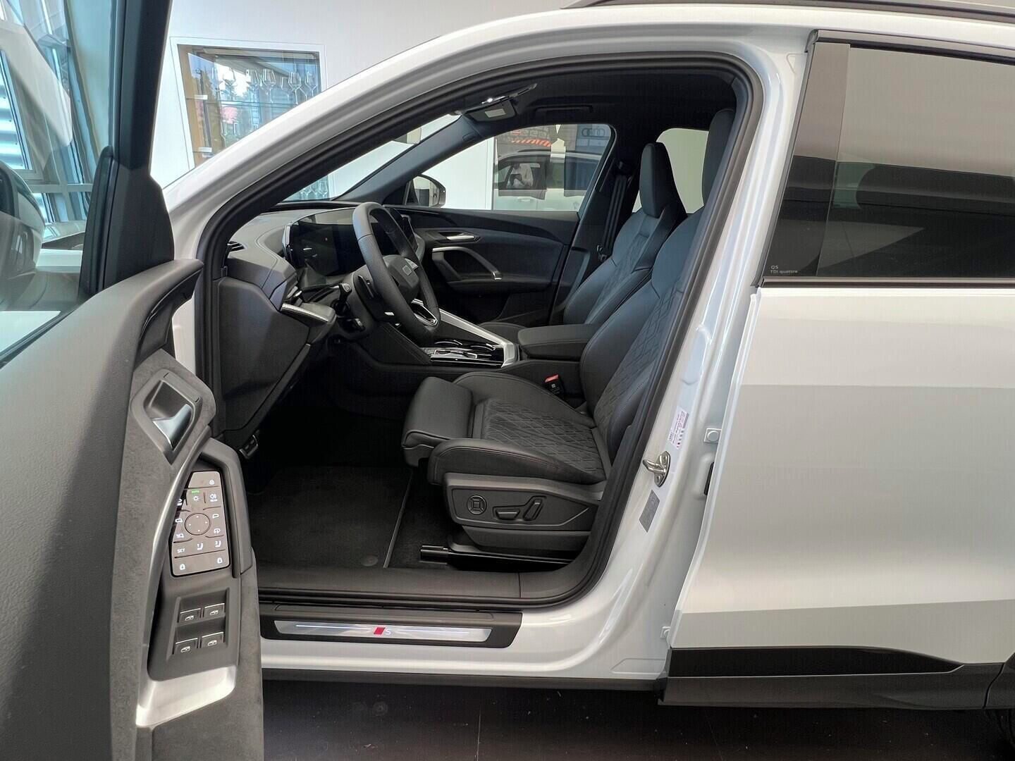 Audi Q5, S-line 40 TDI quattro STR 150 - fotka 6