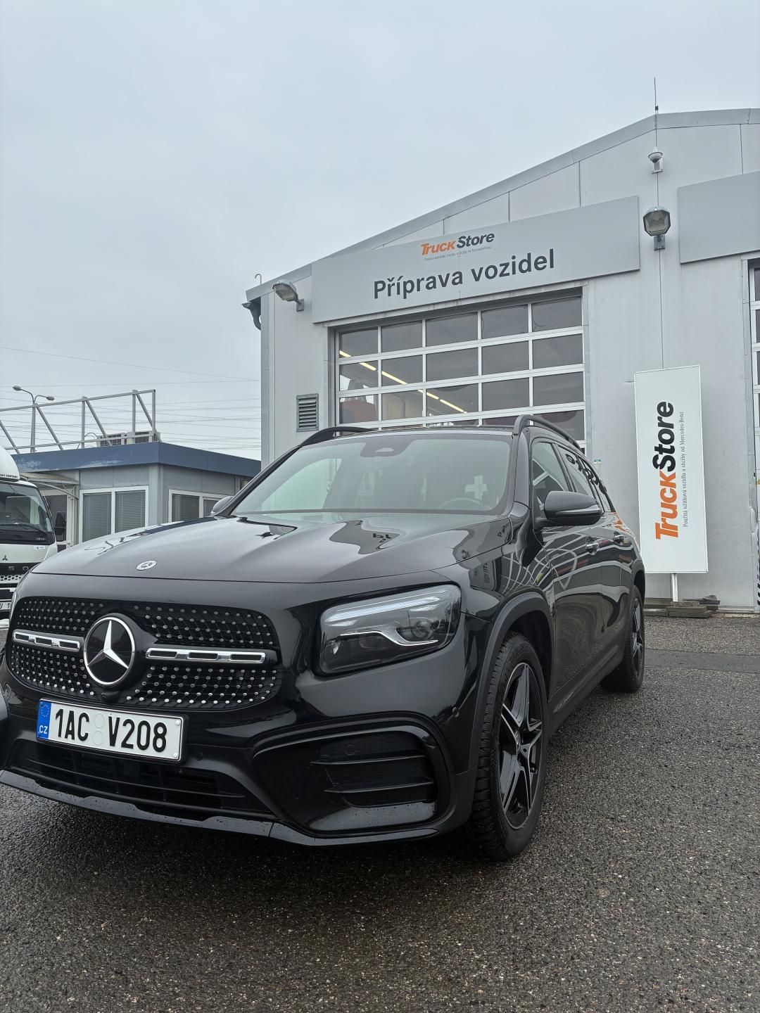 Mercedes-Benz GLB, 200d 4MATIC - fotka 3