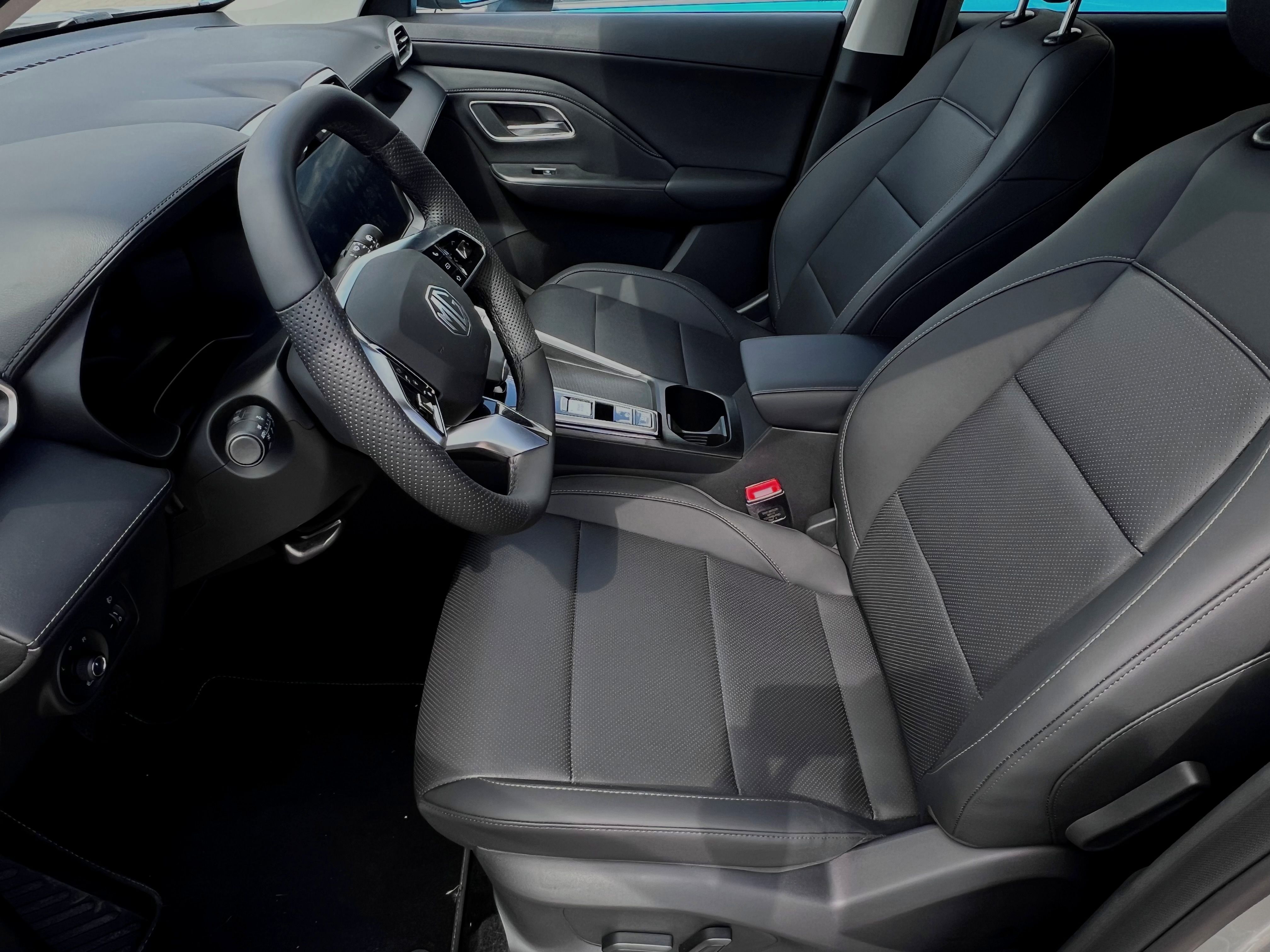 MG ZS, HEV+ EXCLUSIVE 1.5 - fotka 4