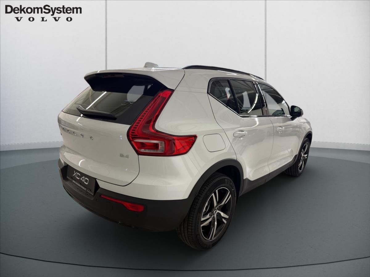 Volvo XC40, 2,0 B4 FWD Plus Dark 5143 - fotka 3