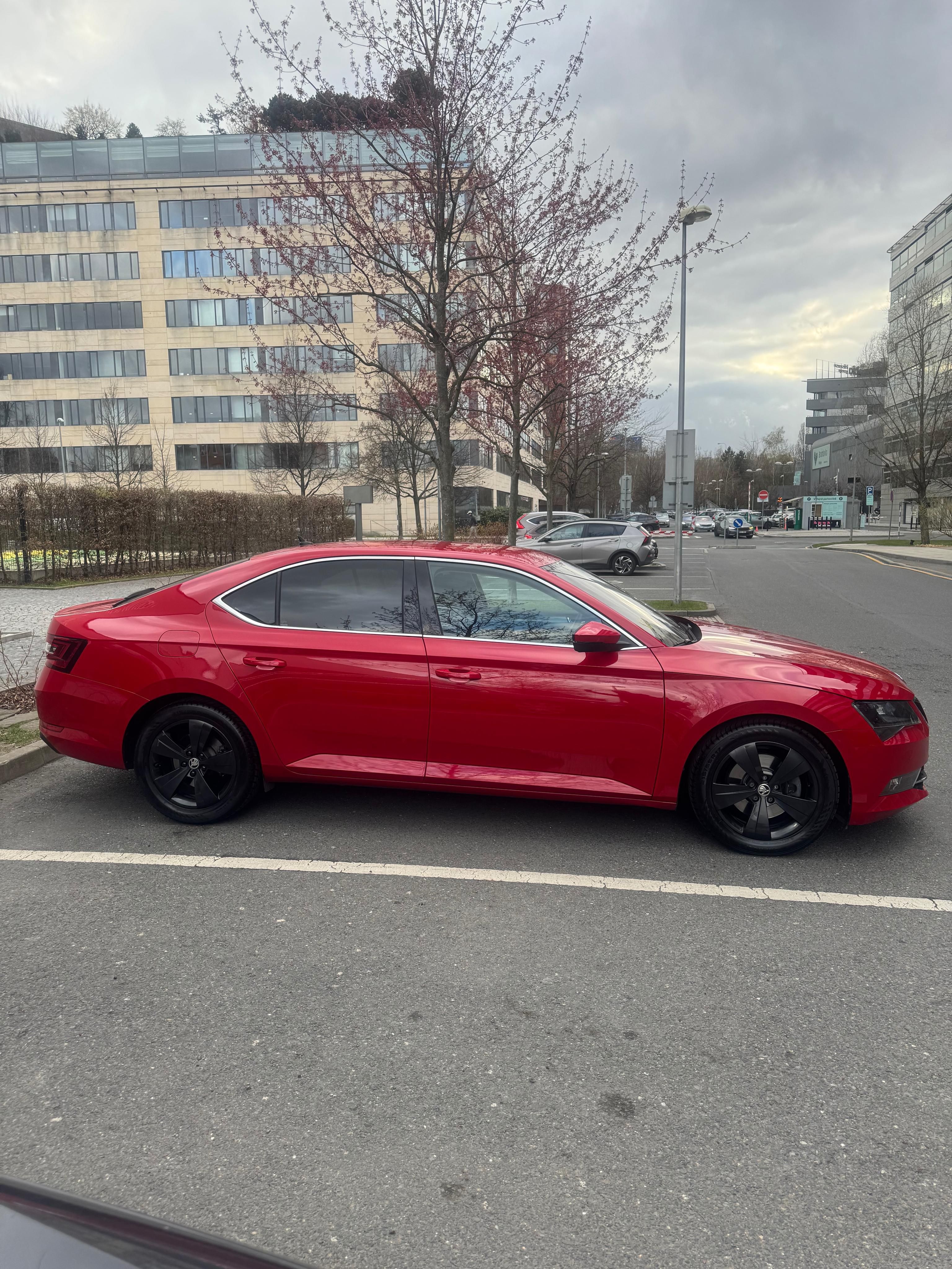 Škoda Superb, 2.0 TDI DSG 140kW Ambition - fotka 4