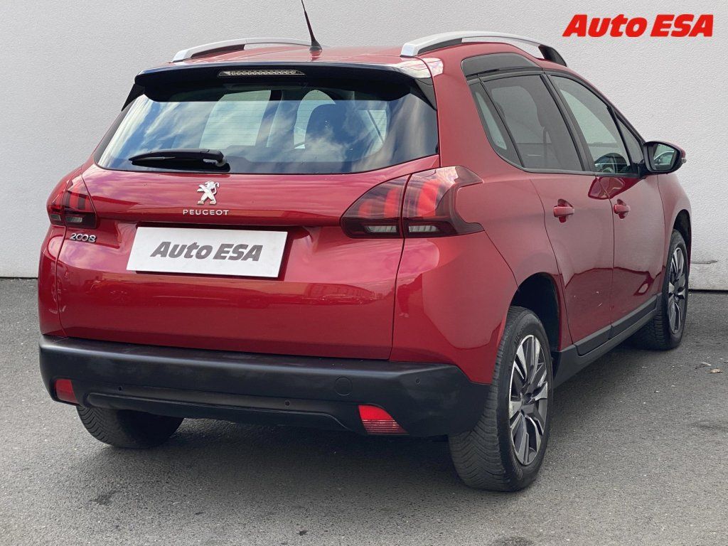 Peugeot 2008, 1.2 PT,ČR,Allure - fotka 4