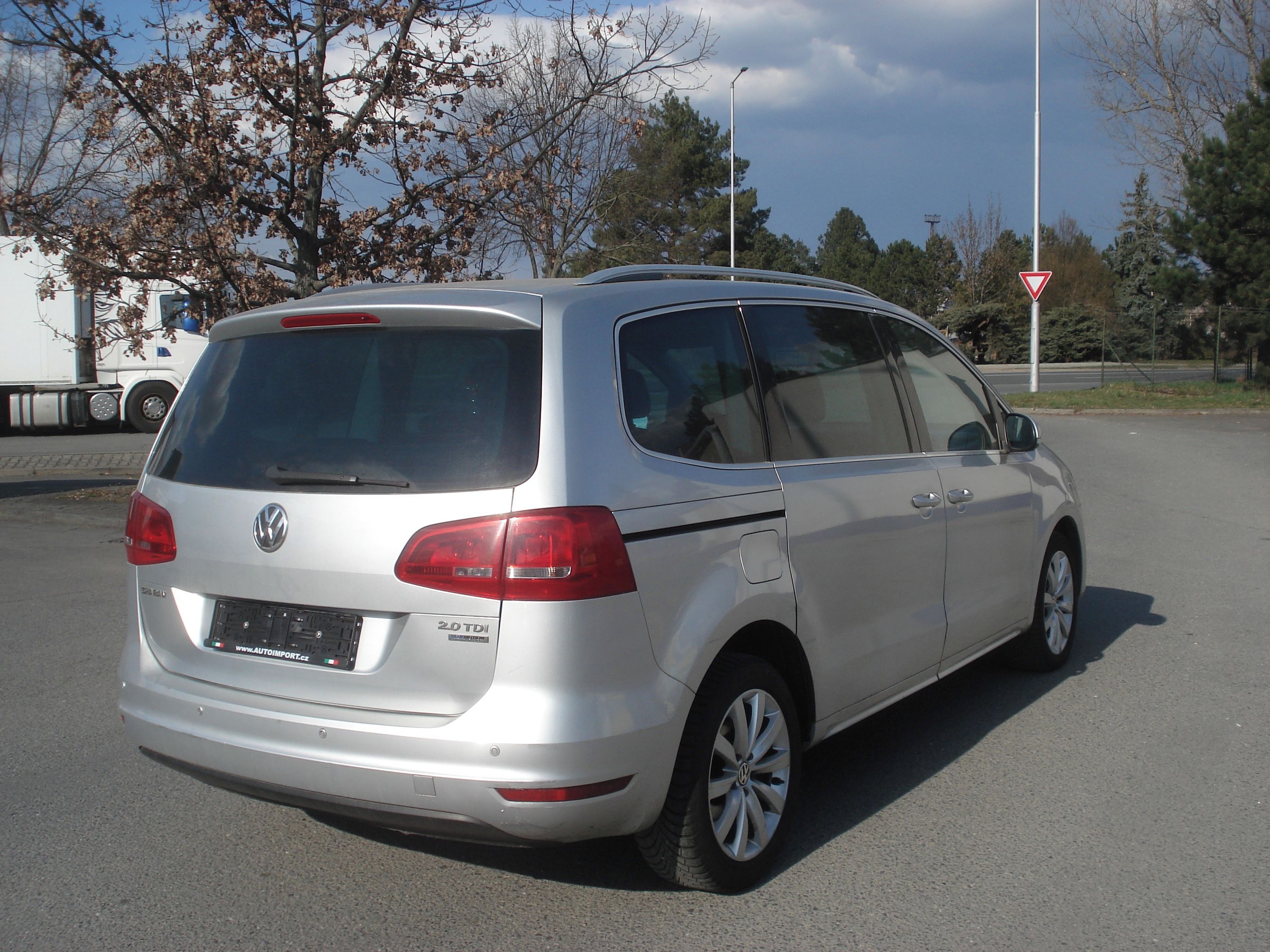 Volkswagen Sharan, 2.0 TDi HIGHLINE 7 M 125 KW - fotka 5