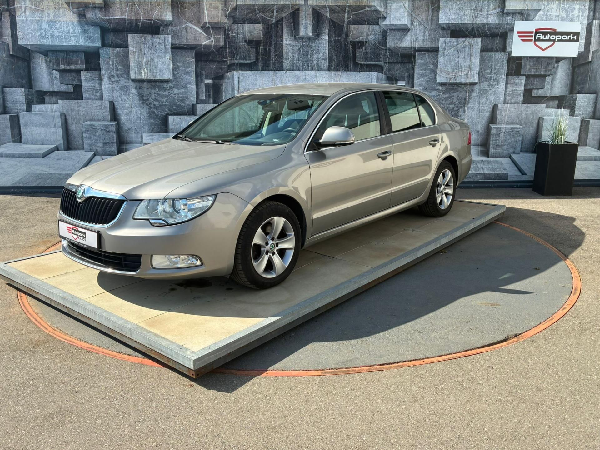 Škoda Superb, 2.0TDI, 103KW - fotka 3