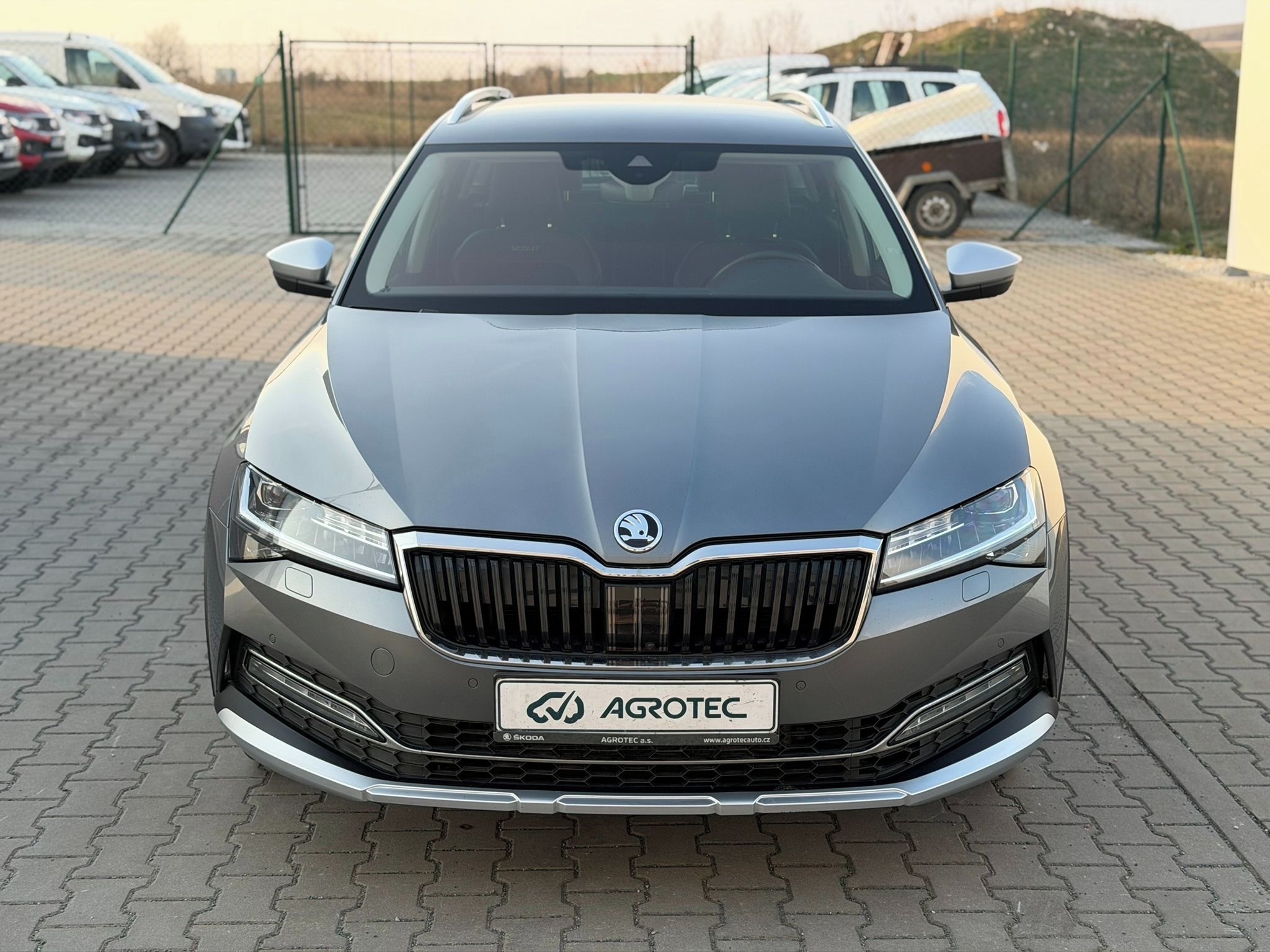 Škoda Superb, 2.0 TSI 206kW Scout Combi 4x4 - fotka 2