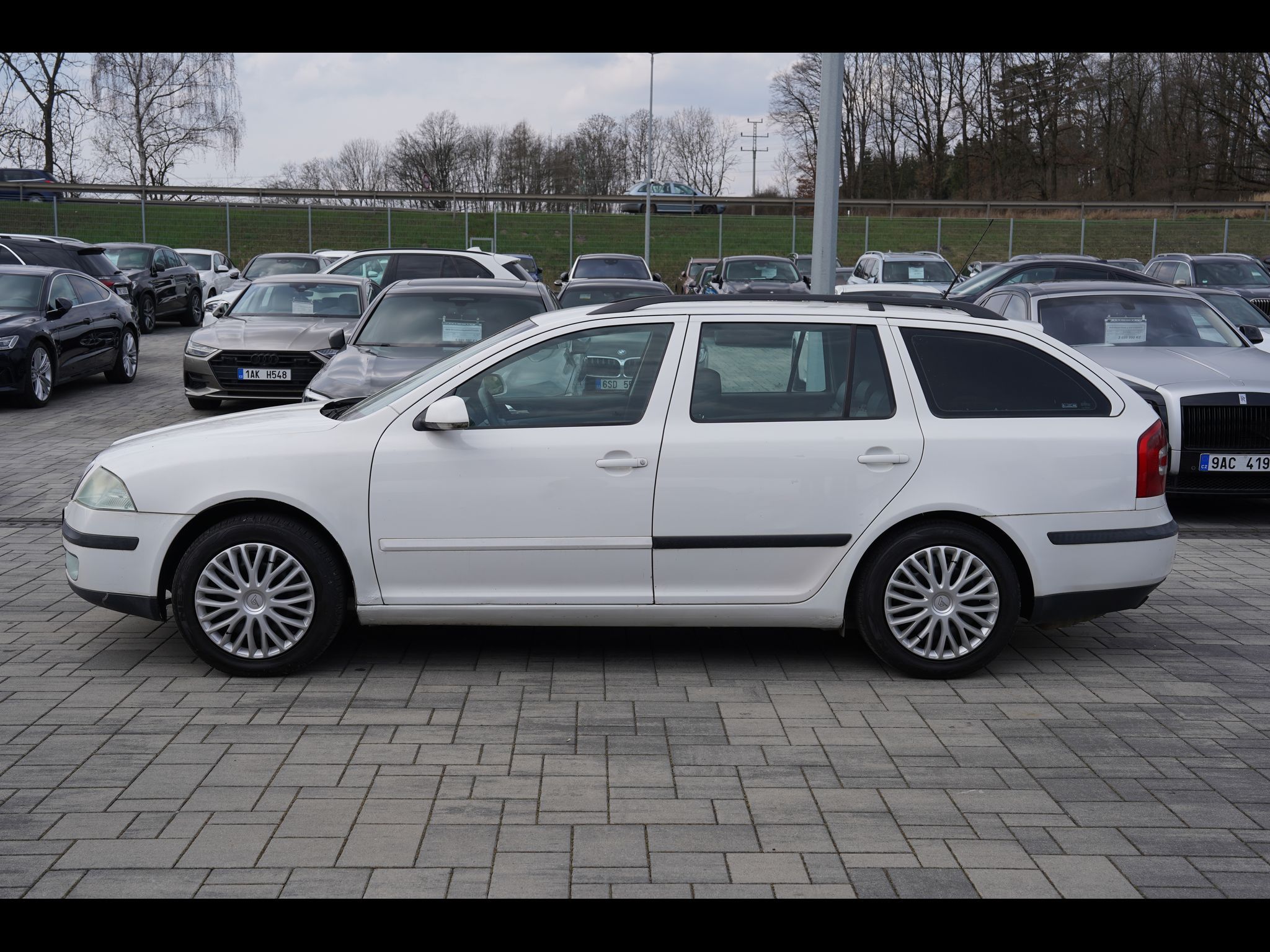 Škoda Octavia, 1.6 FSI/116PS/Elegance/kůže/ČR - fotka 3