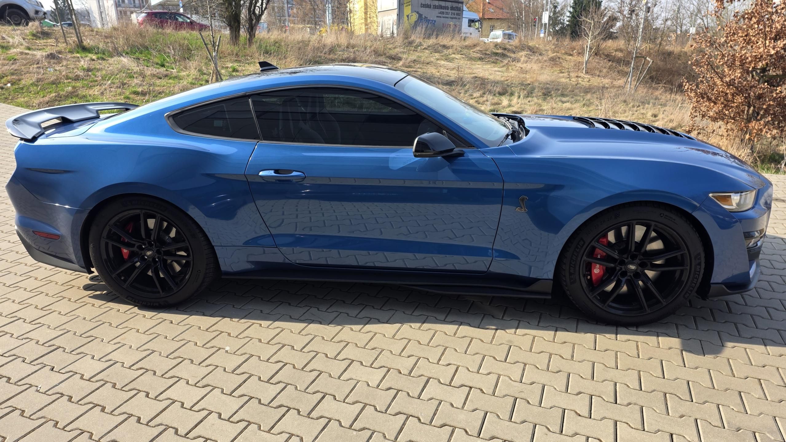 Ford Mustang, SHELBY GT500 AUT RECARO CARBON - fotka 3