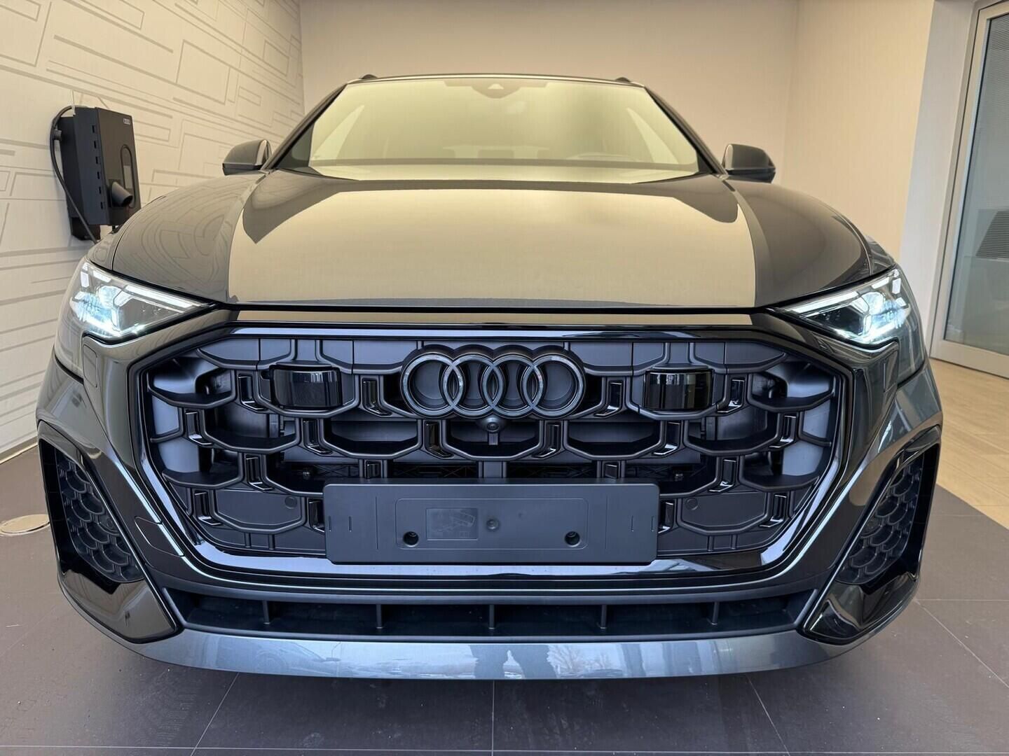 Audi Q8, SUV  50 TDI quattro 210 kW - fotka 2