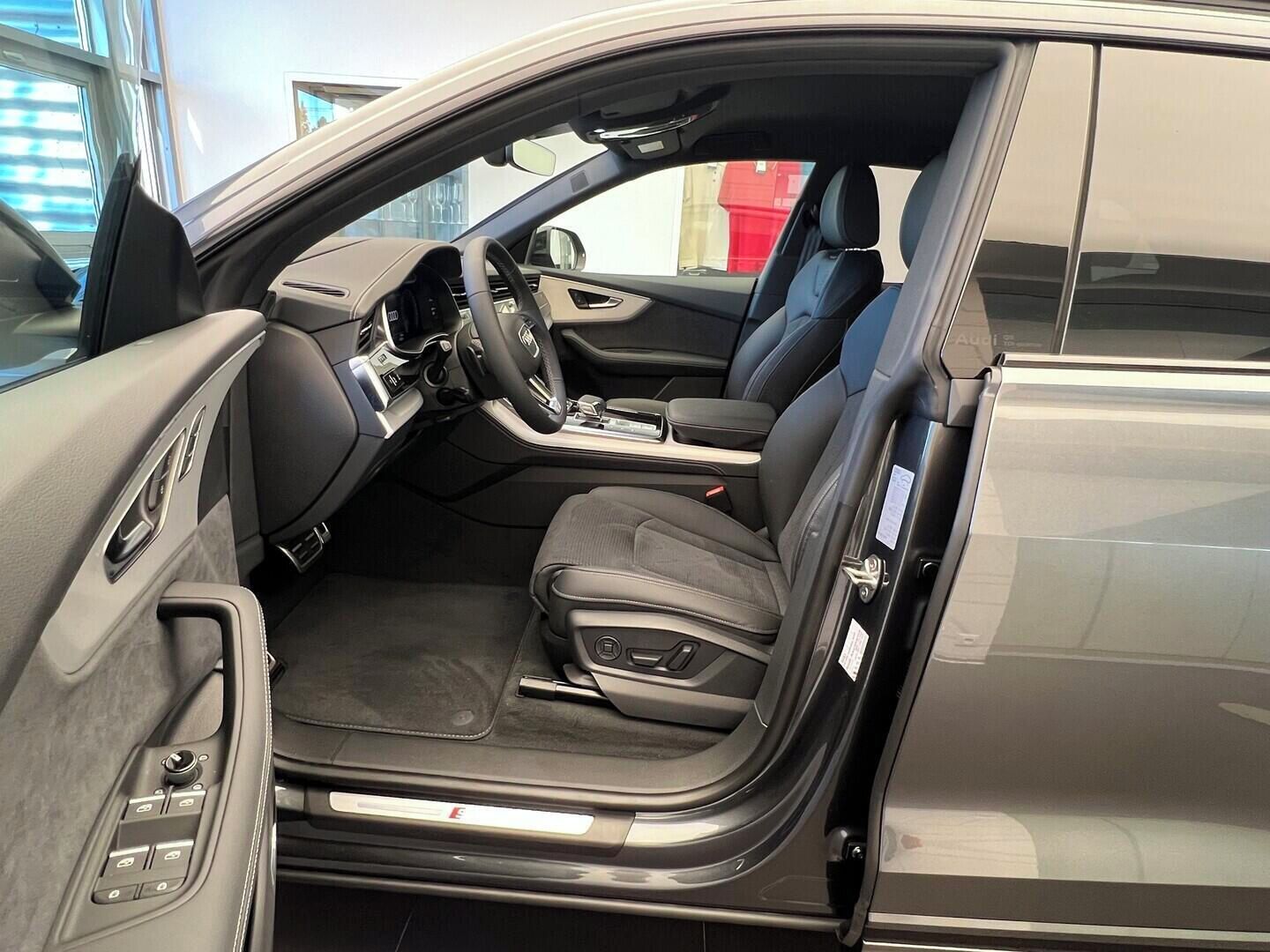 Audi Q8, SUV  50 TDI quattro 210 kW - fotka 6