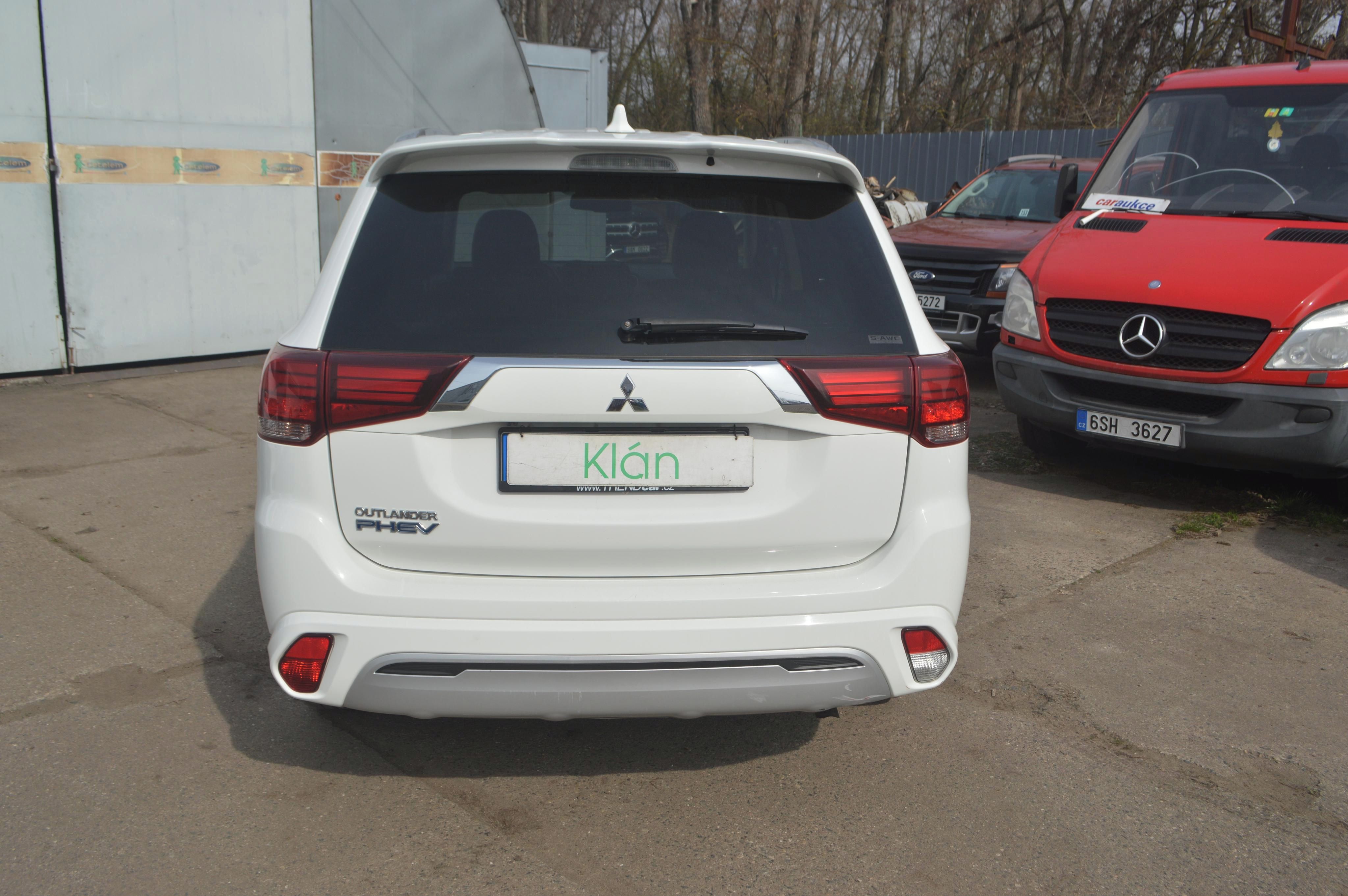 Mitsubishi Outlander, 2,4PHEV 1.MAJ 4x4 CEBIA TOP - fotka 5