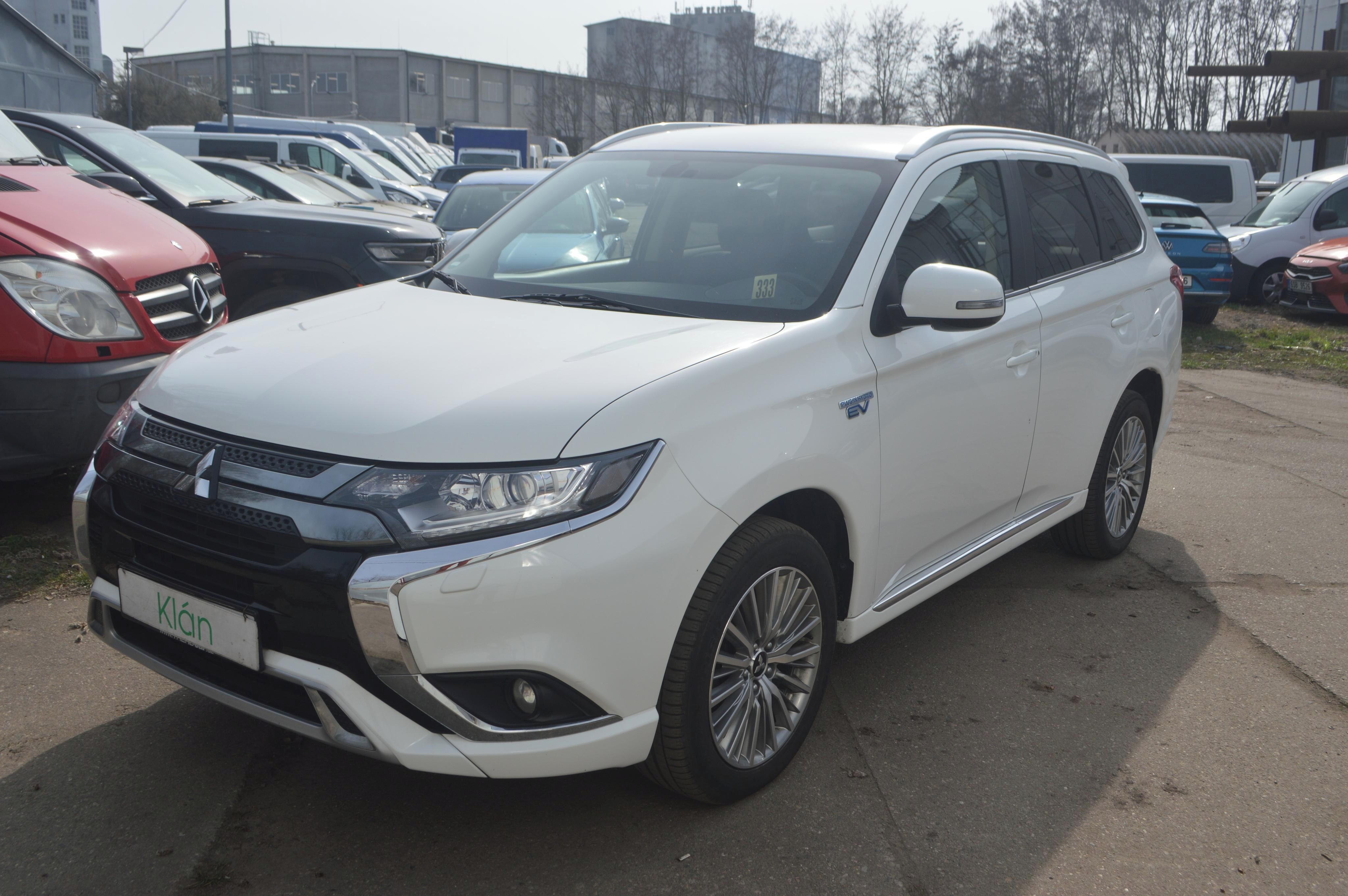 Mitsubishi Outlander, 2,4PHEV 1.MAJ 4x4 CEBIA TOP - fotka 3