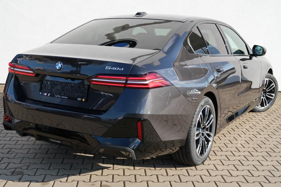 BMW Řada 5, 540d xDrive Sedan - fotka 3