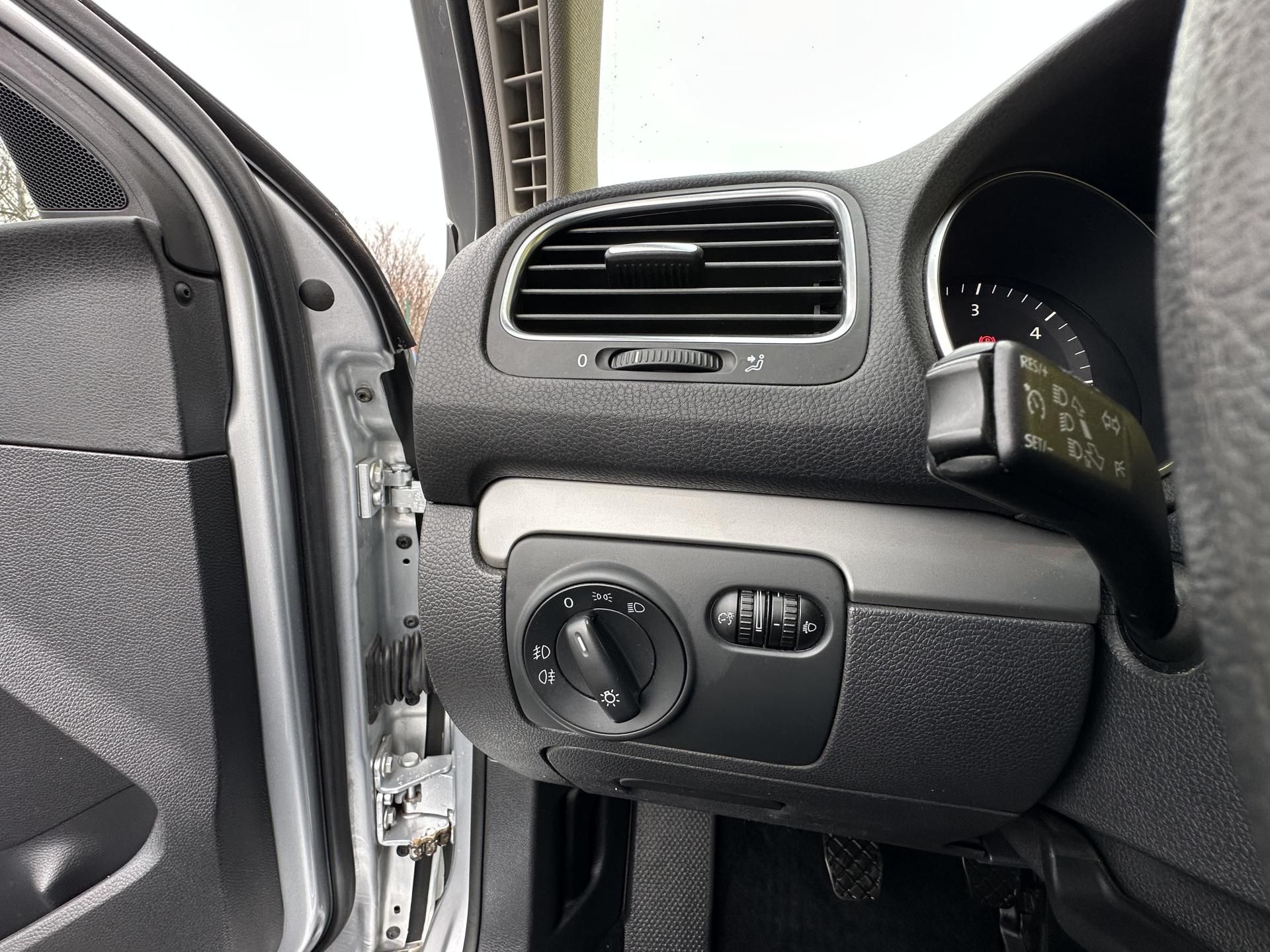 Volkswagen Golf, KOMBI 1.6TDI/77kW *KLIMA*1.Maj - fotka 6