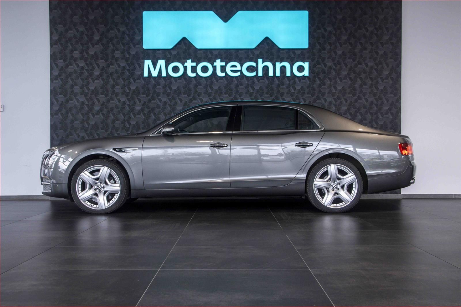 Bentley Continental Flying Spur, W12, Vzduch, Pano, Paměť - fotka 2