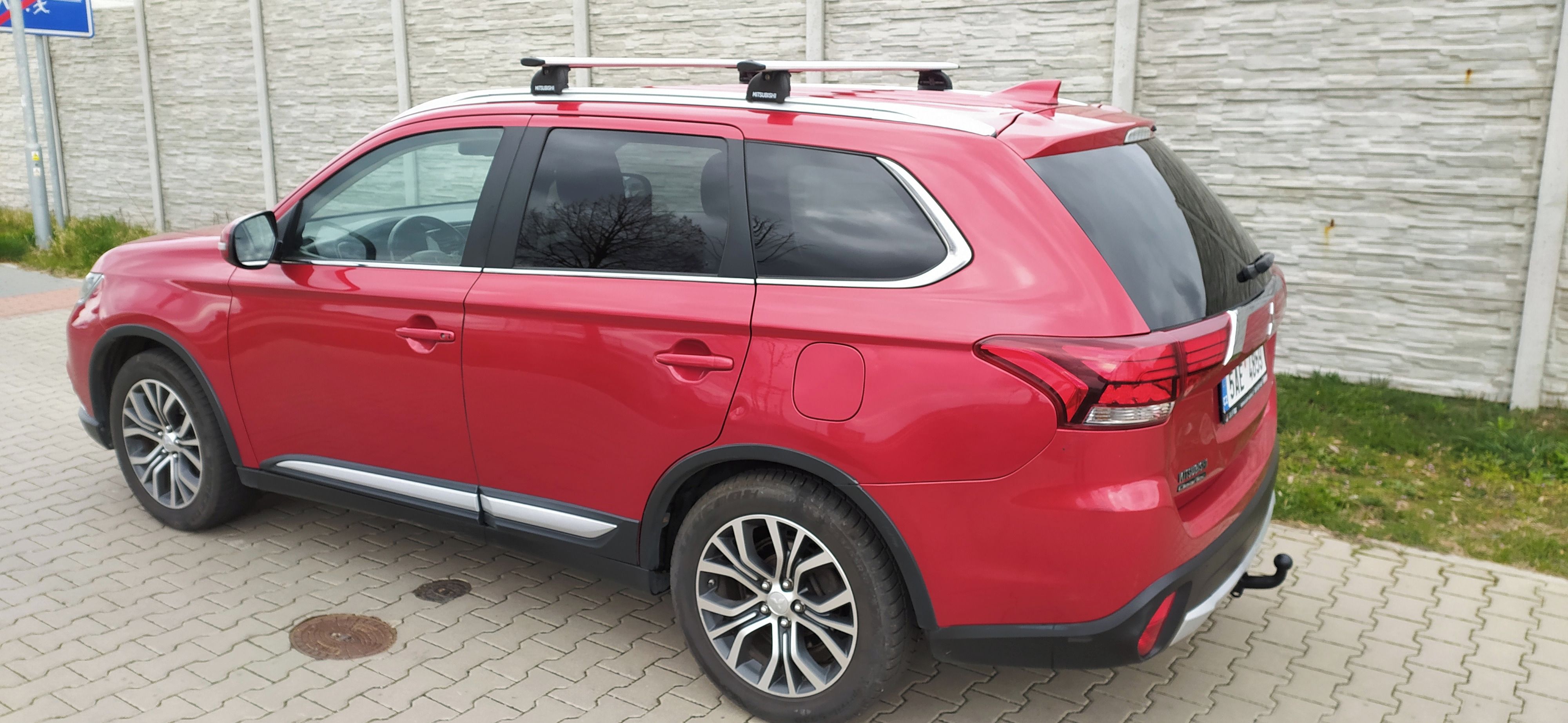 Mitsubishi Outlander, 2.2Di-D 4wdČR,7MÍST,INTENSE - fotka 6