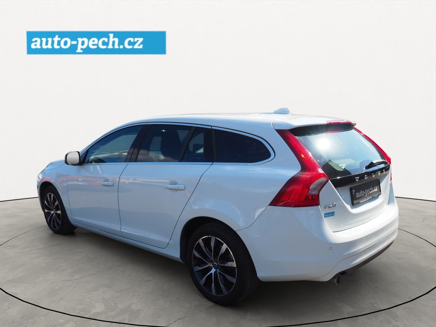Volvo V60, D3 2.0D Xenon - fotka 2