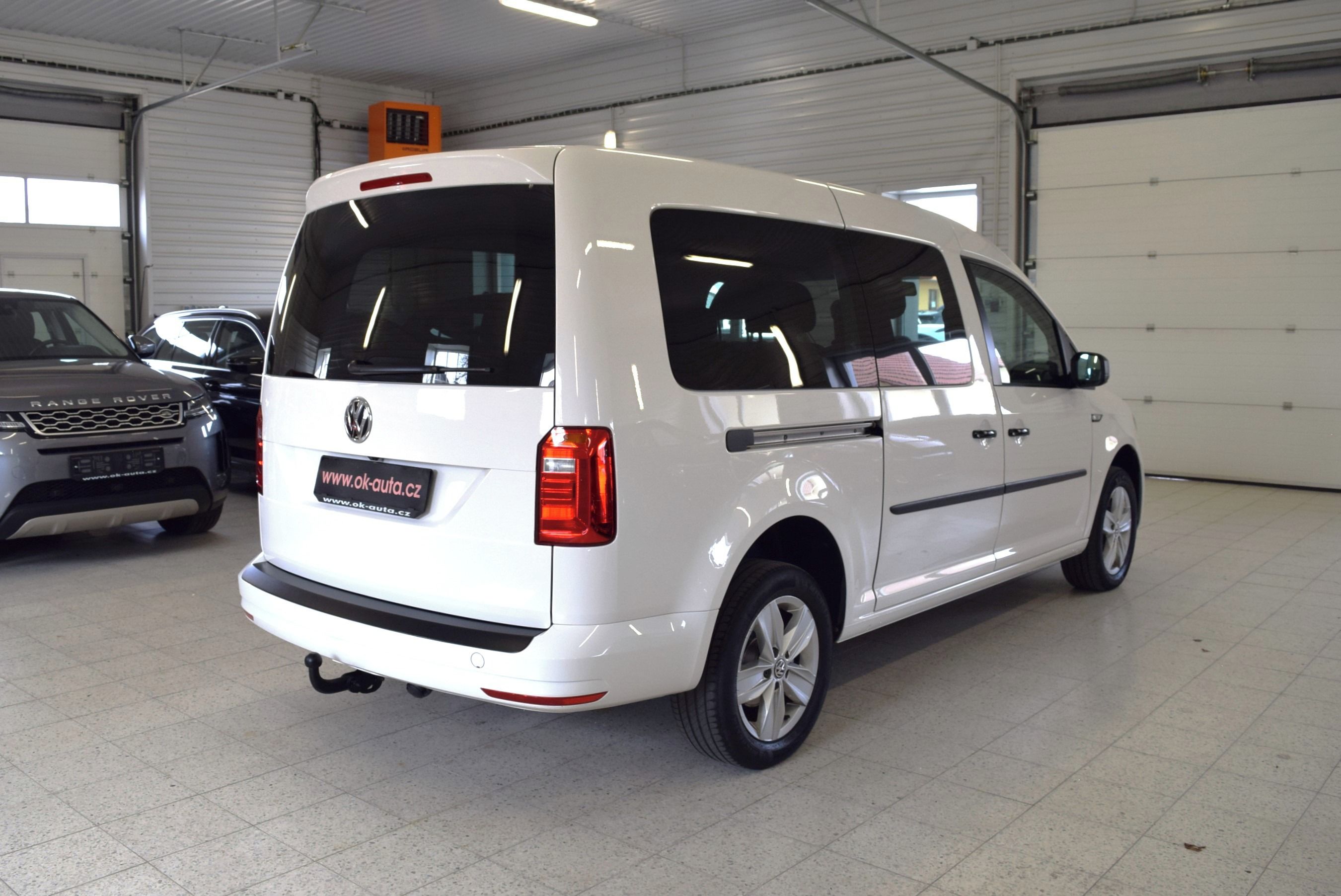 Volkswagen Caddy, 2.0 TDI MAXI 4x4 DSG 5 MÍST - fotka 5