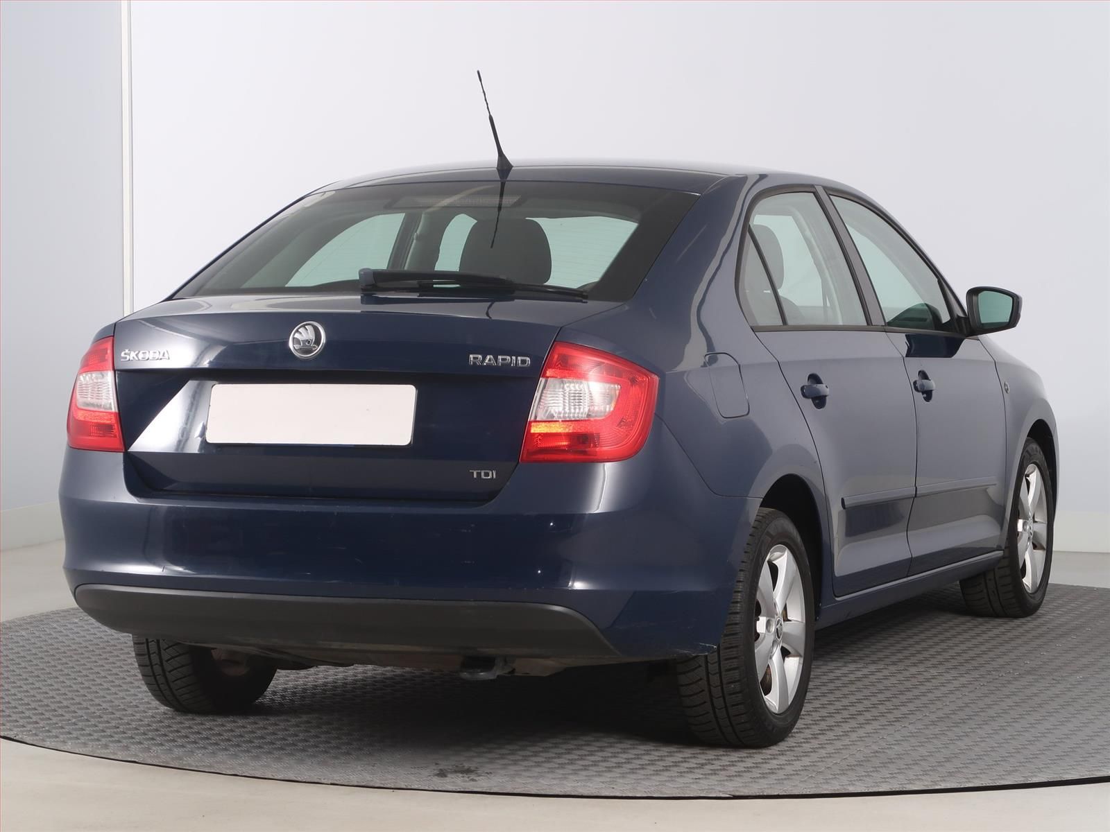 Škoda Rapid, 1.6 TDI, NOVÁ CENA, Klima - fotka 5