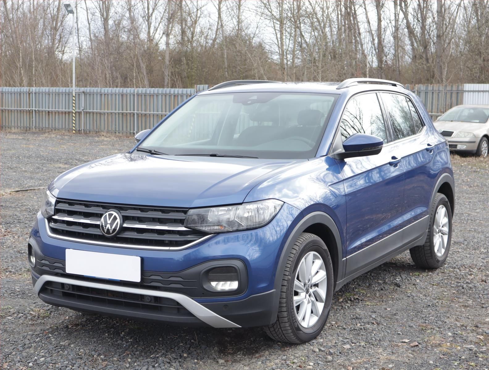 Volkswagen T-Cross, 1.0 TSI, Navi, Vyhř. sedaček - fotka 2