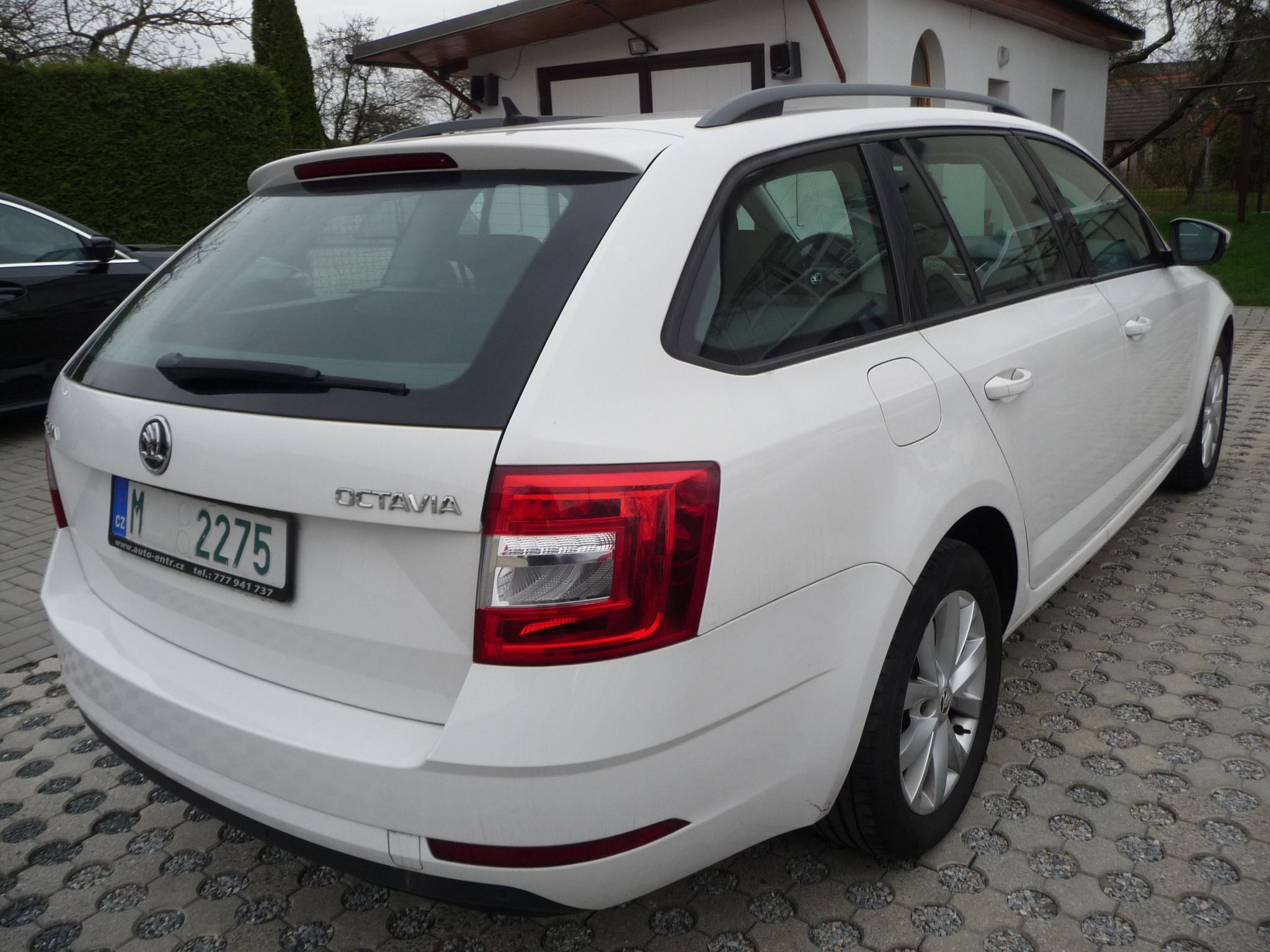 Škoda Octavia, 1.0 i 85kw  Business DSG 1.maj - fotka 4
