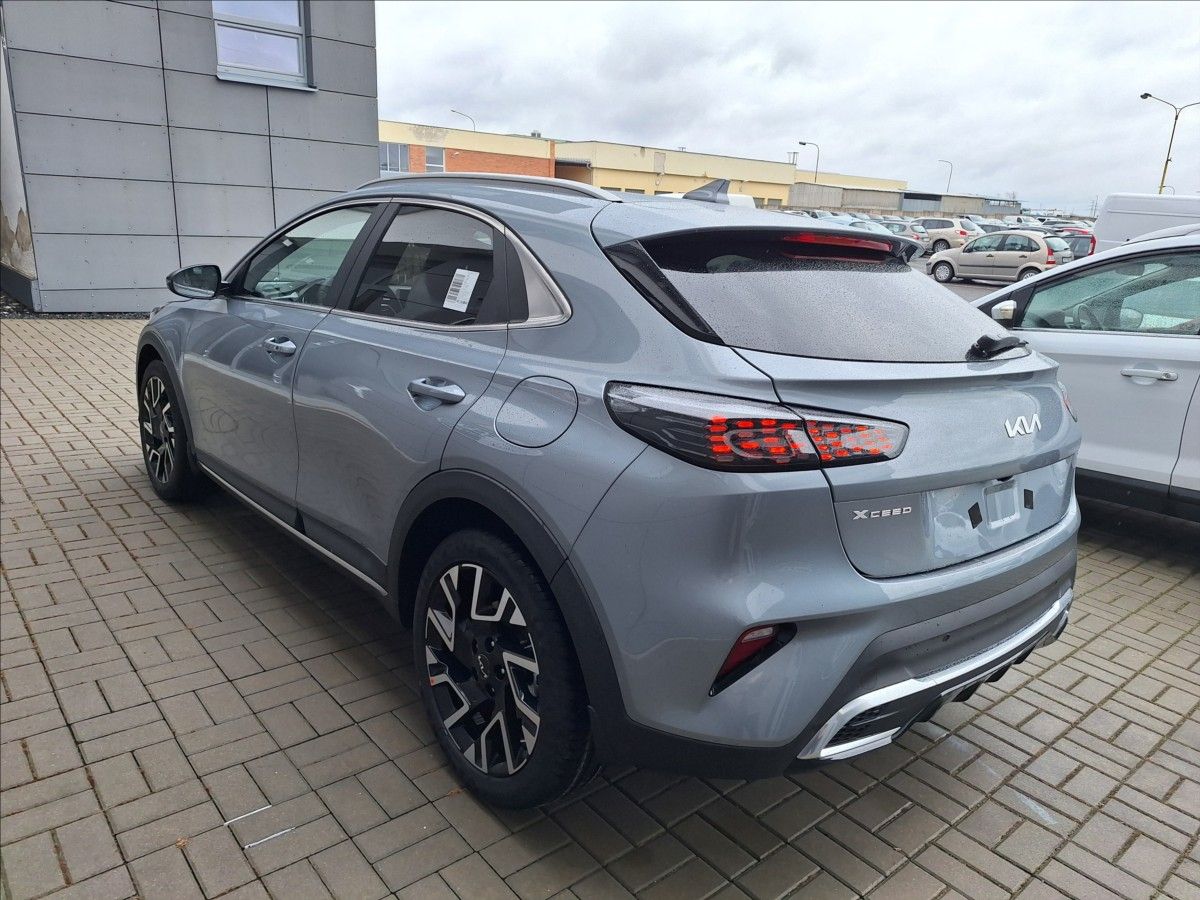 Kia XCee´d, 1,6 TGDi 7DCT aut.  Steel Ed. - fotka 3