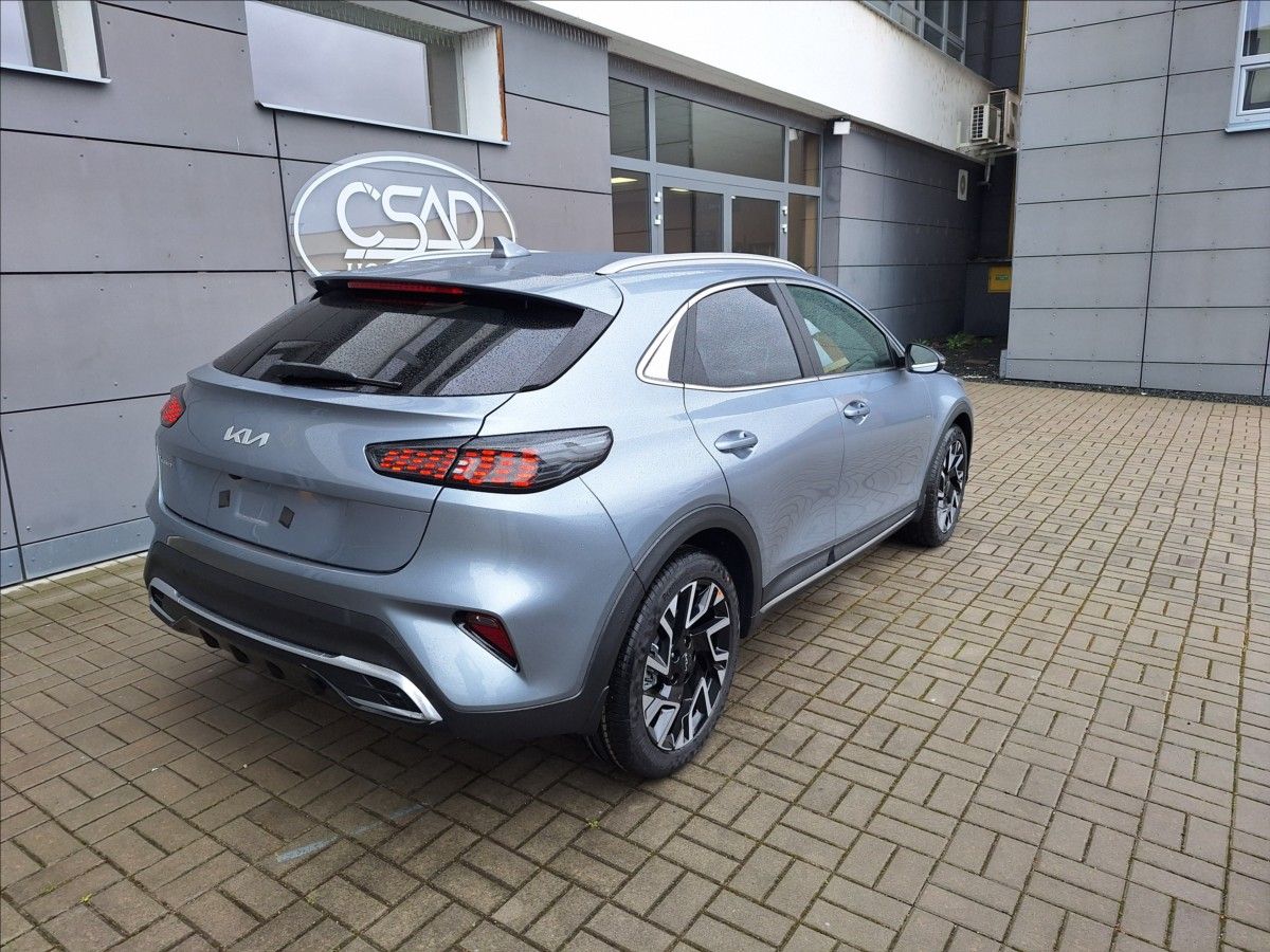 Kia XCee´d, 1,6 TGDi 7DCT aut.  Steel Ed. - fotka 5