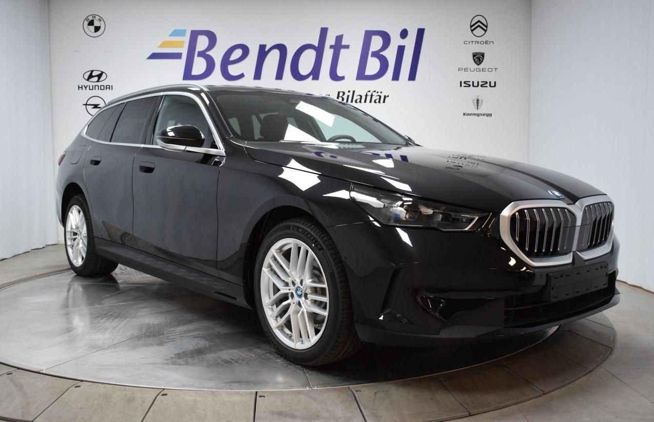 BMW Řada 5, 530e xDrive Touring Tažné - fotka 2