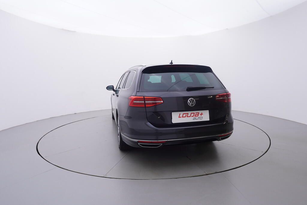 Volkswagen Passat, 2.0 TDI 140 kW - fotka 4