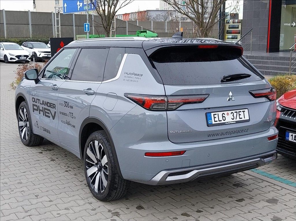 Mitsubishi Outlander, 2.4 PHEV PAKET PREMIUM  INSTYL - fotka 3